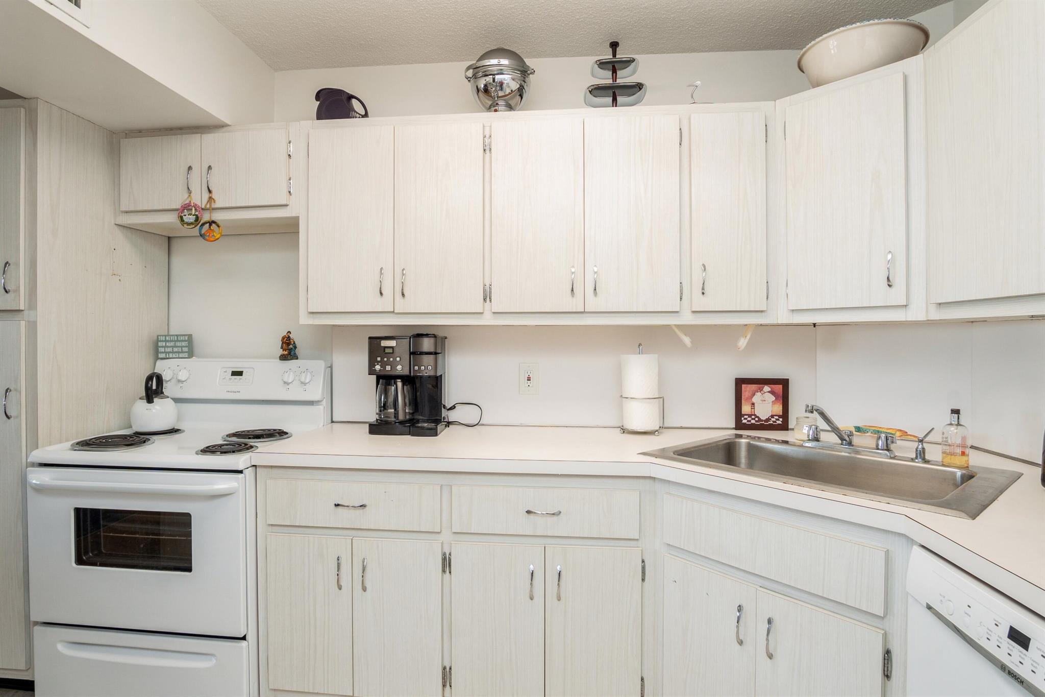 1 N Golfview Road Unit: 702