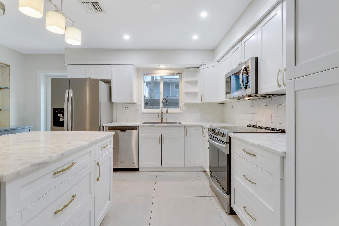 2628 NE 25th Terrace