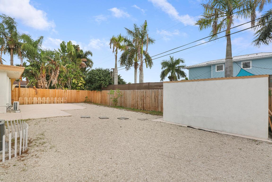 2628 NE 25th Terrace