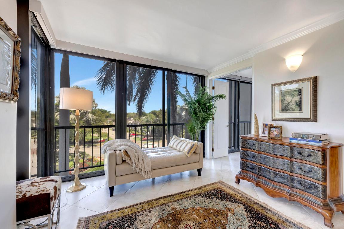 6895 Willow Wood Drive Unit: 1044