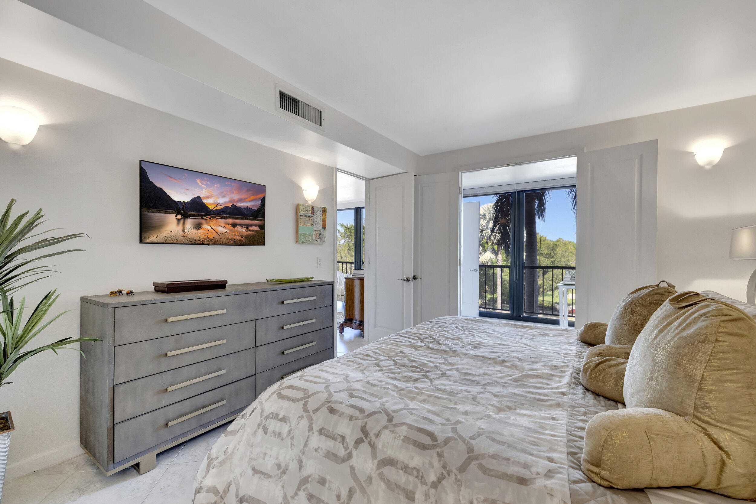 6895 Willow Wood Drive Unit: 1044