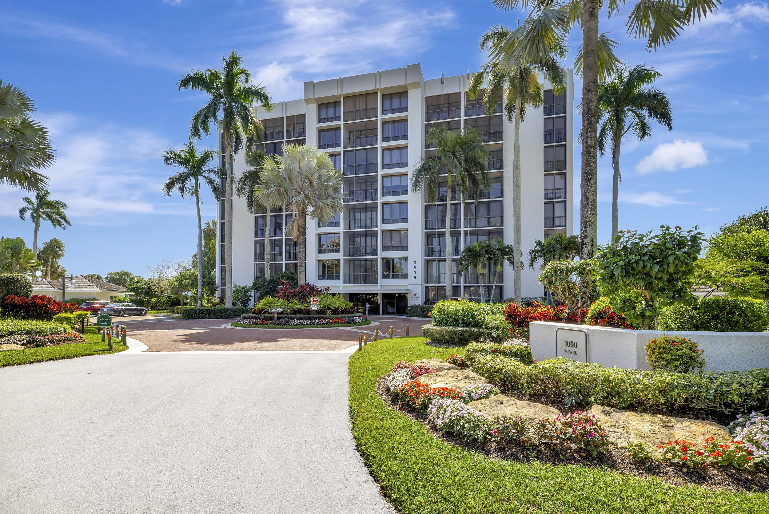 6895 Willow Wood Drive Unit: 1044