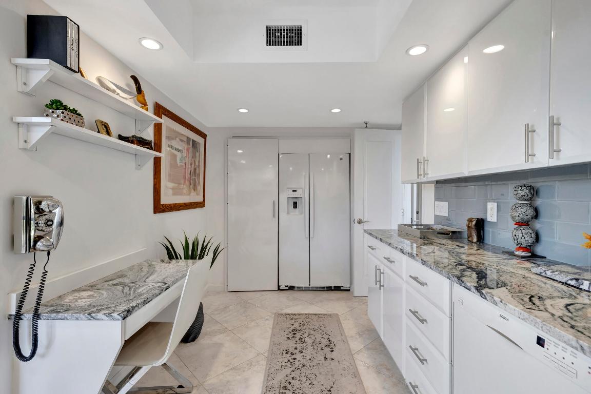 6895 Willow Wood Drive Unit: 1044