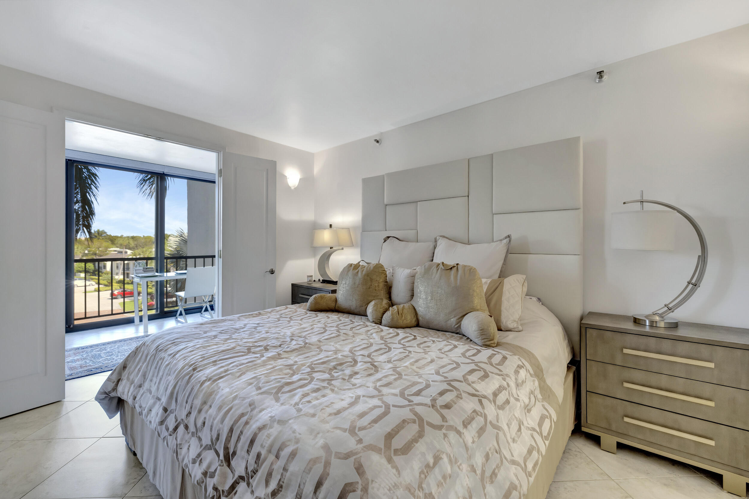 6895 Willow Wood Drive Unit: 1044