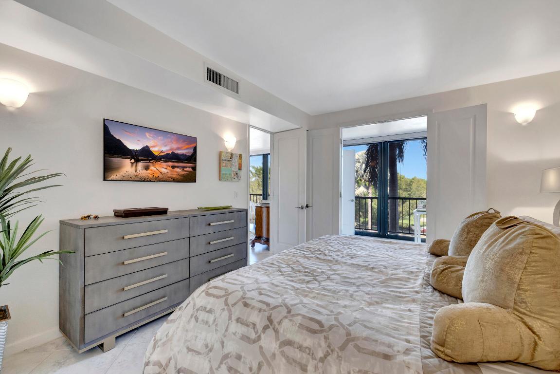 6895 Willow Wood Drive Unit: 1044