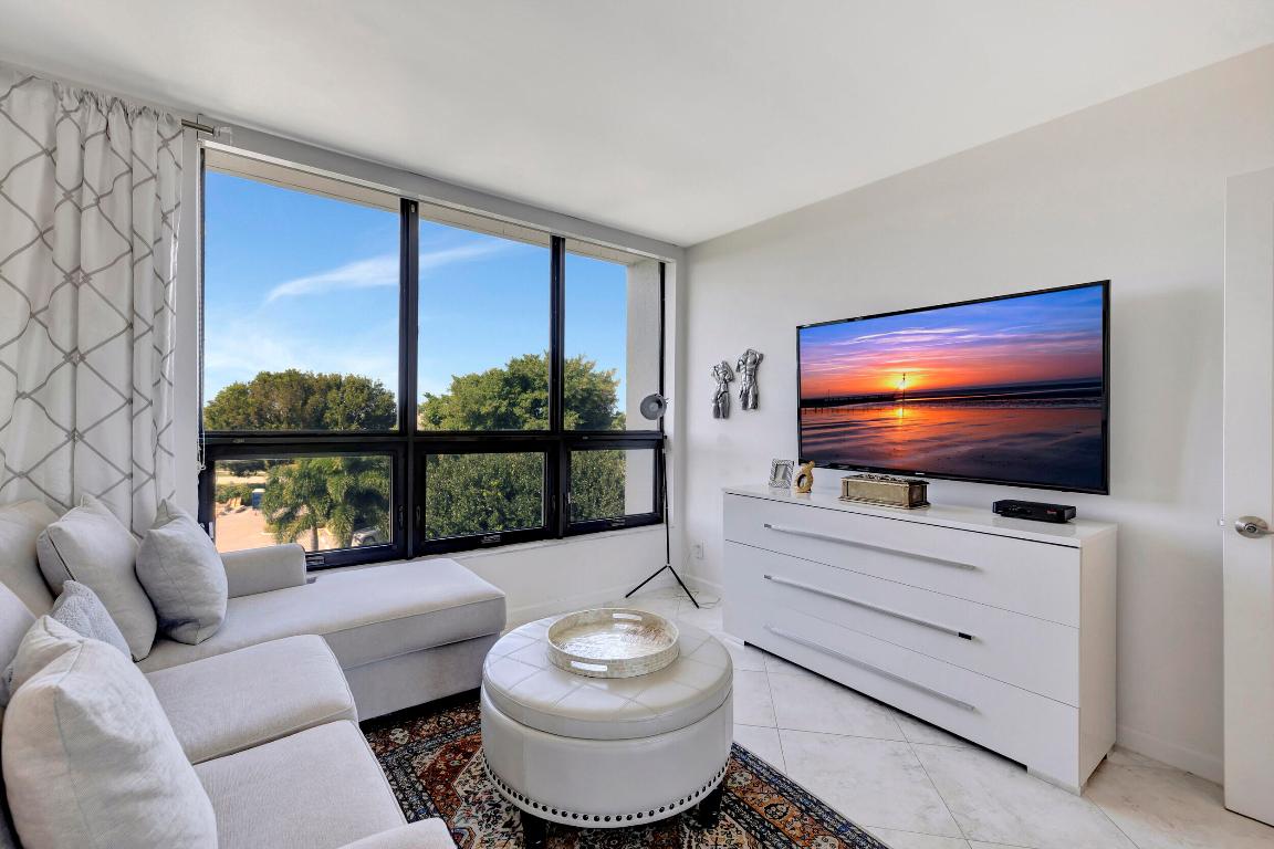 6895 Willow Wood Drive Unit: 1044