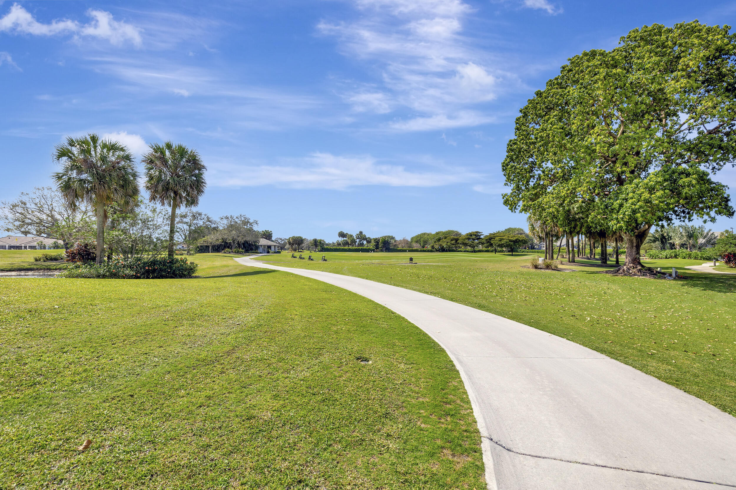 6895 Willow Wood Drive Unit: 1044