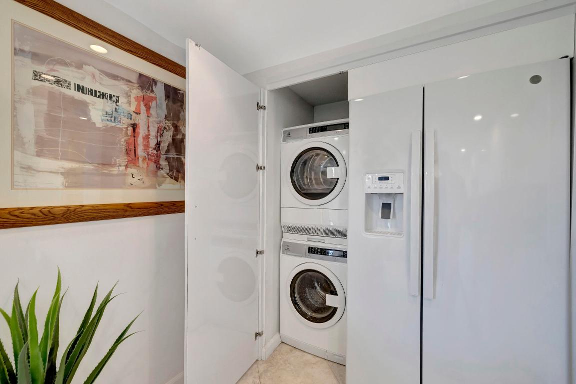 6895 Willow Wood Drive Unit: 1044