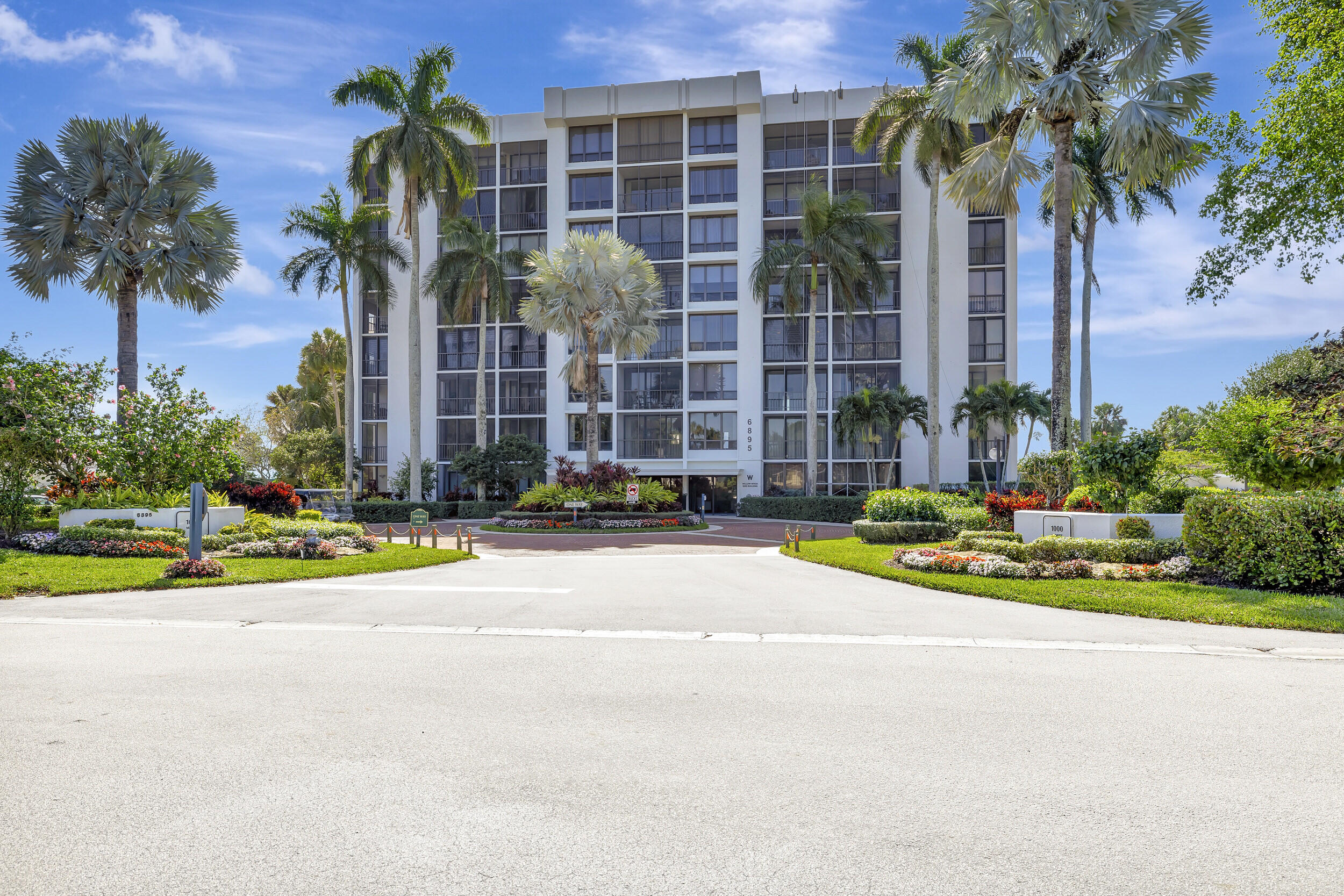 6895 Willow Wood Drive Unit: 1044