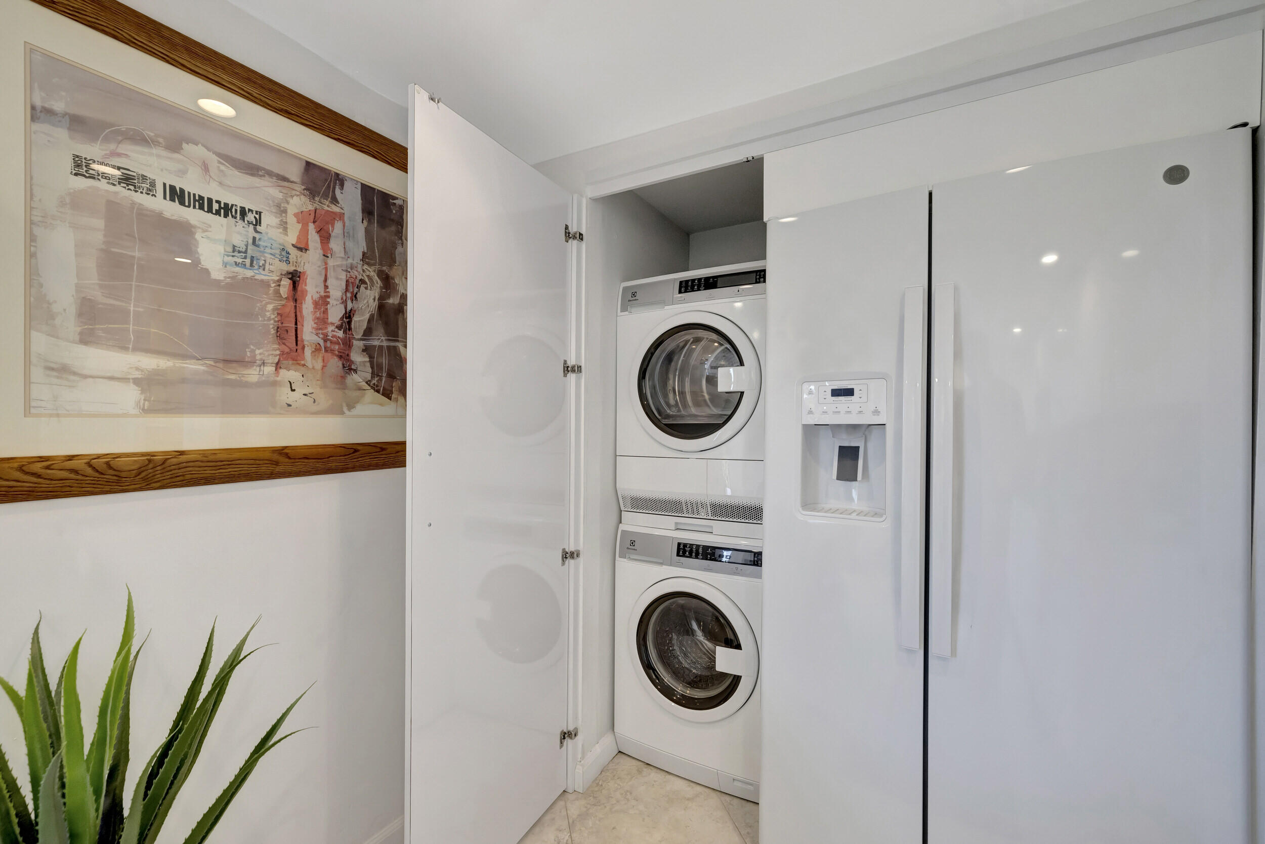 6895 Willow Wood Drive Unit: 1044