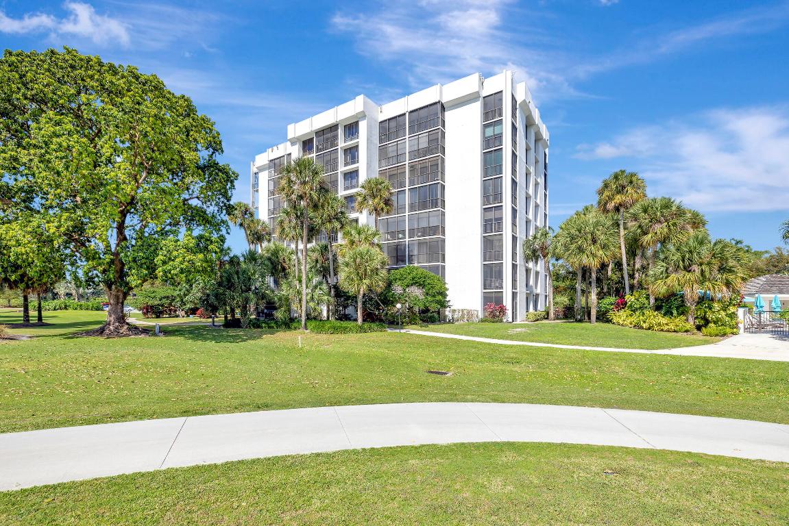 6895 Willow Wood Drive Unit: 1044