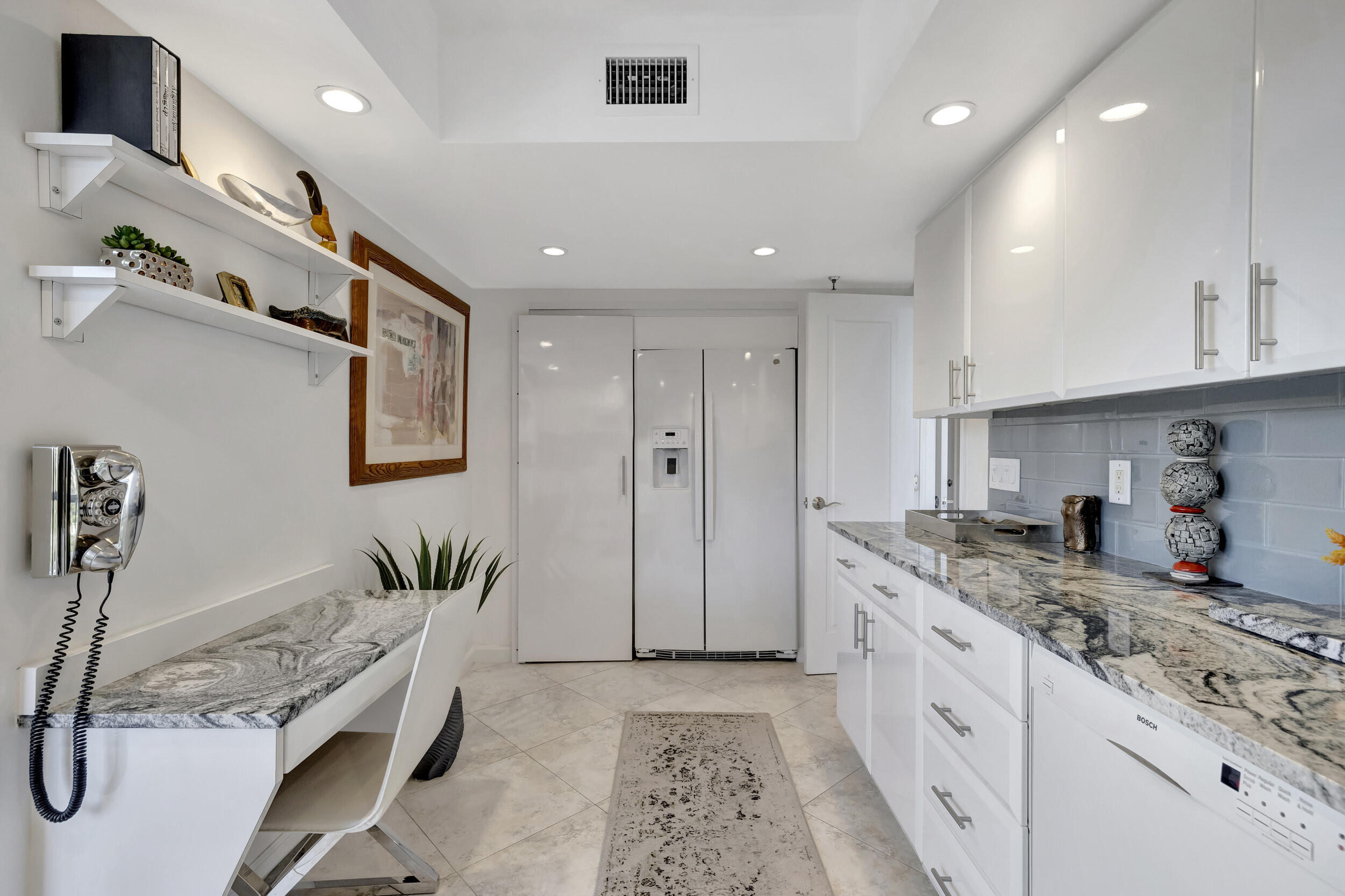 6895 Willow Wood Drive Unit: 1044