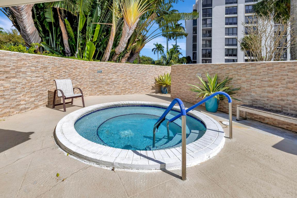 6895 Willow Wood Drive Unit: 1044