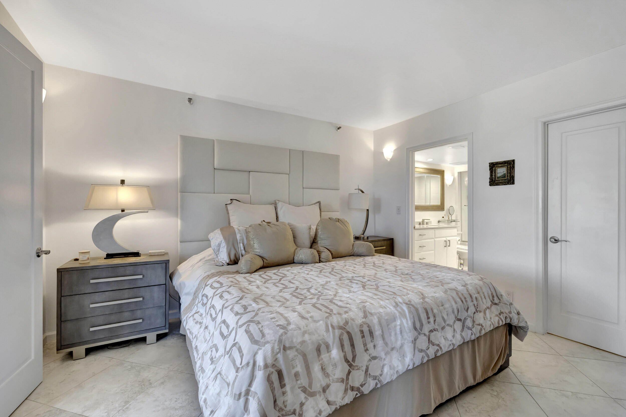 6895 Willow Wood Drive Unit: 1044