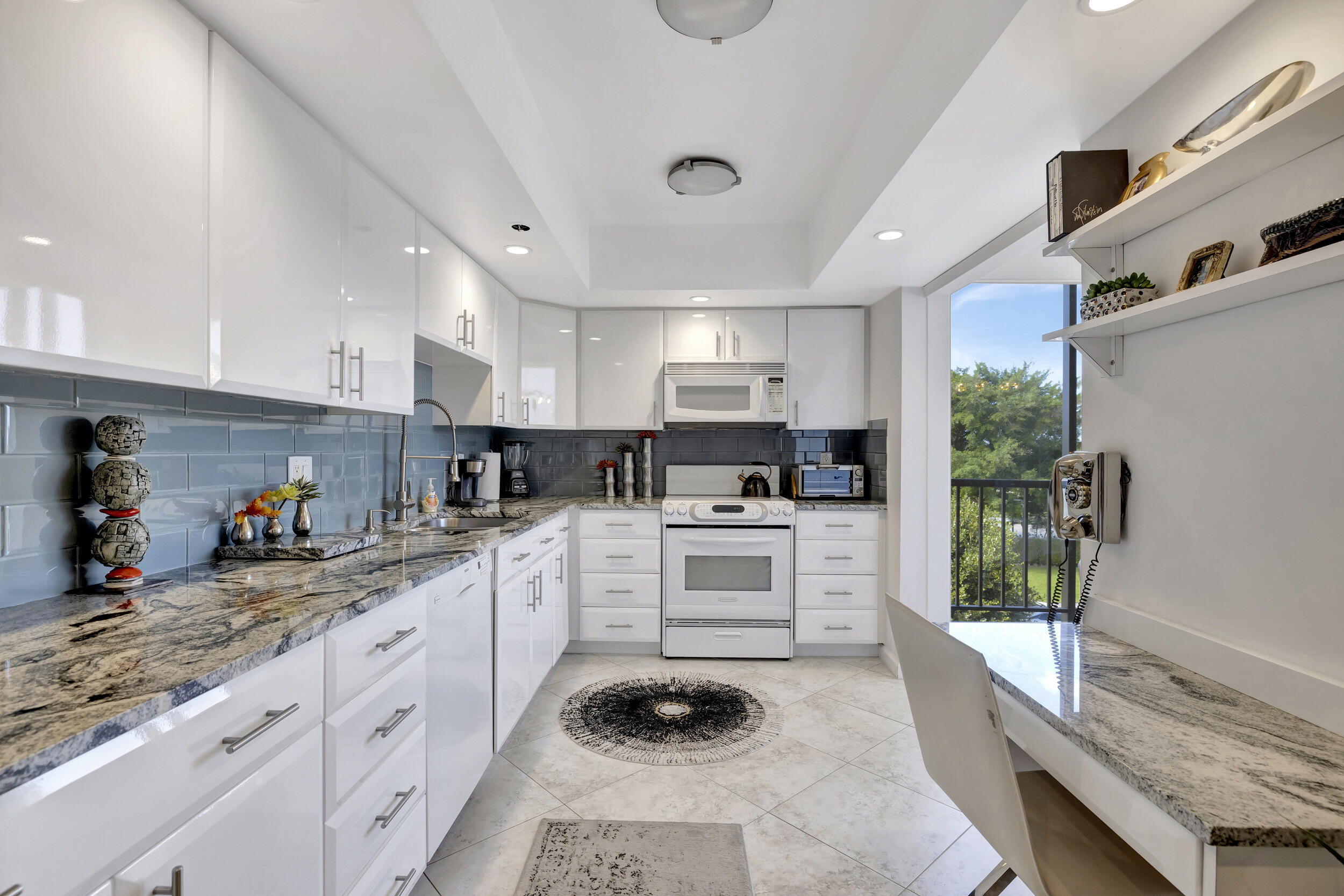 6895 Willow Wood Drive Unit: 1044