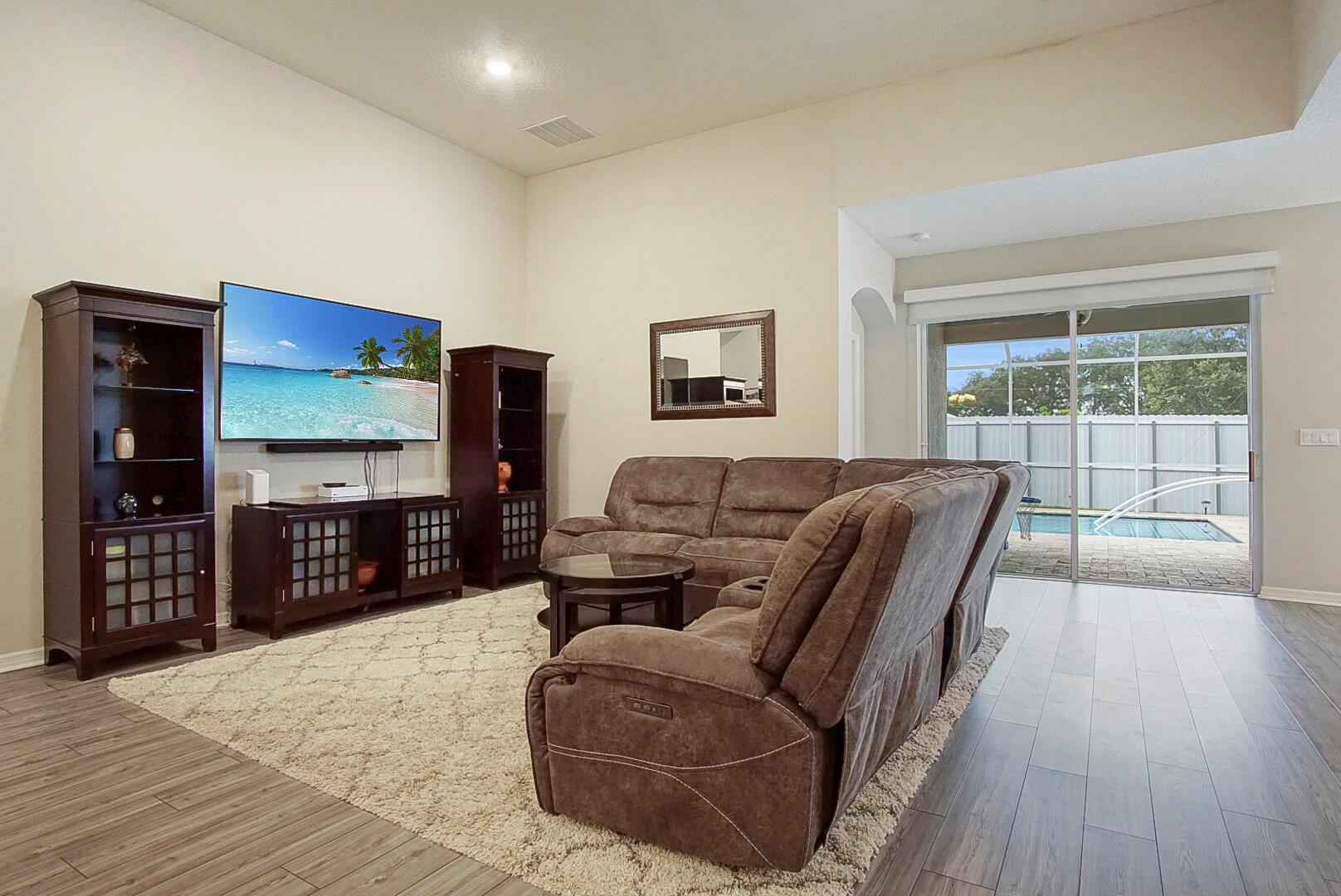 1033 SW Mccracken Avenue