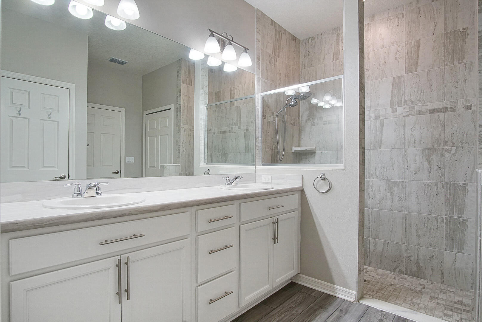 1033 SW Mccracken Avenue