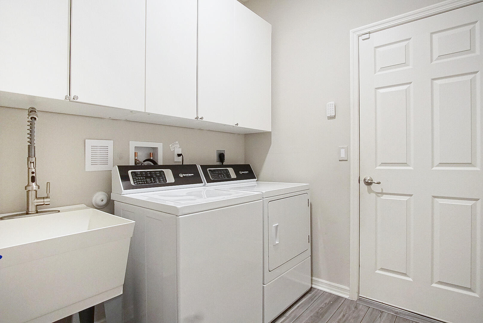 1033 SW Mccracken Avenue