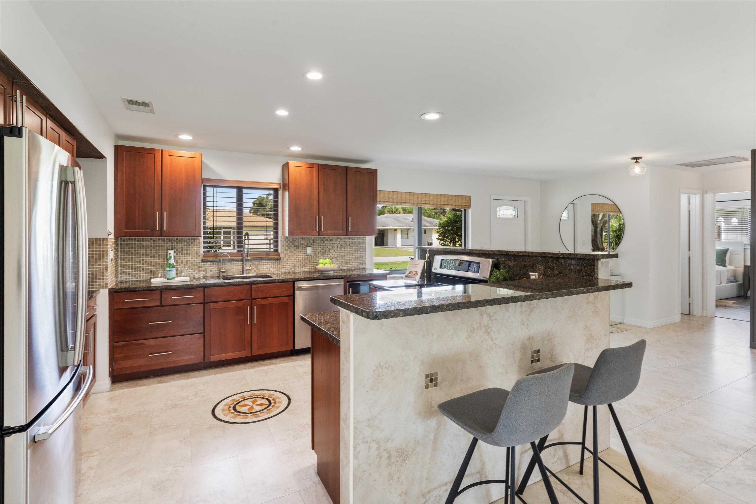 6 W Windsor Road W