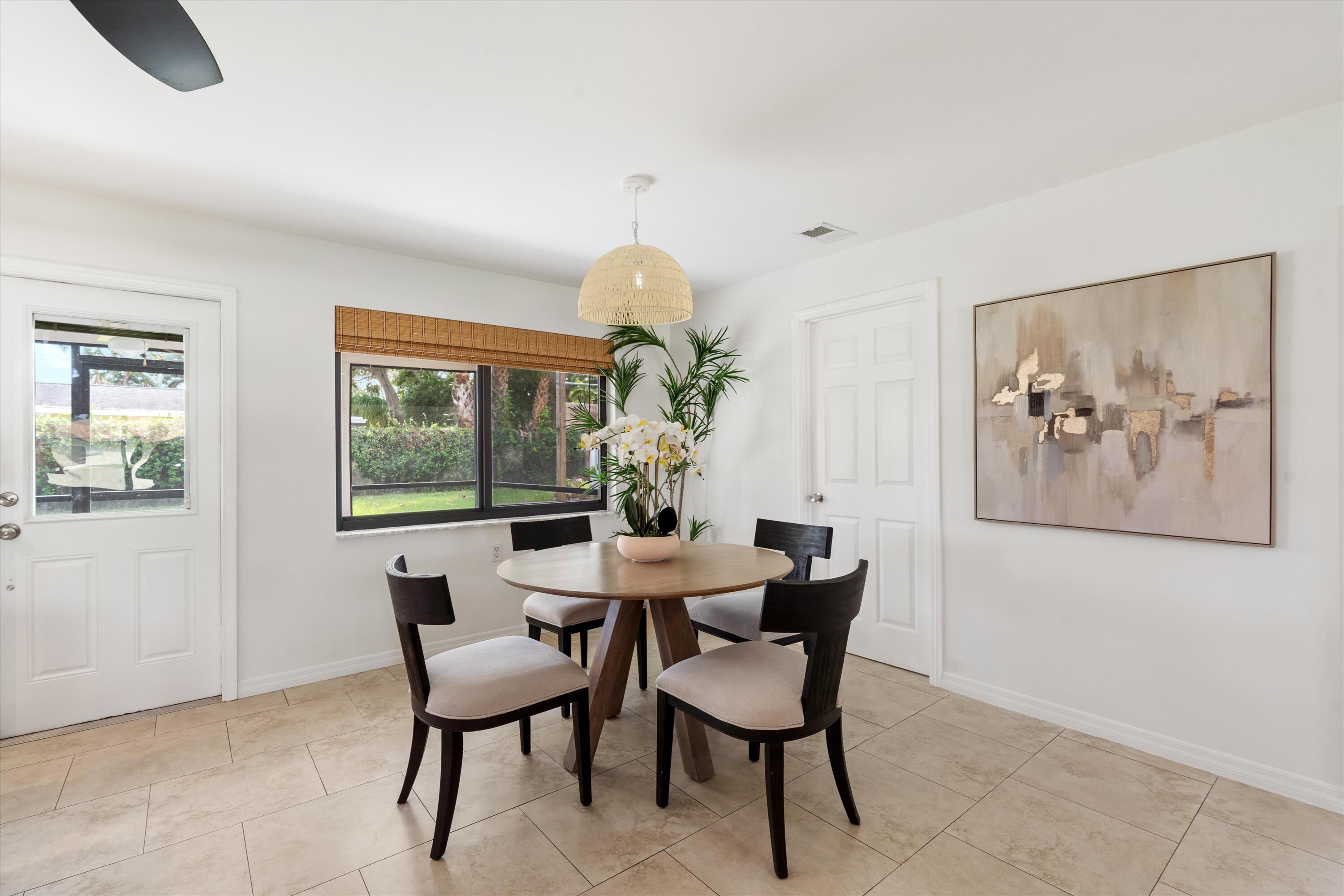 6 W Windsor Road W