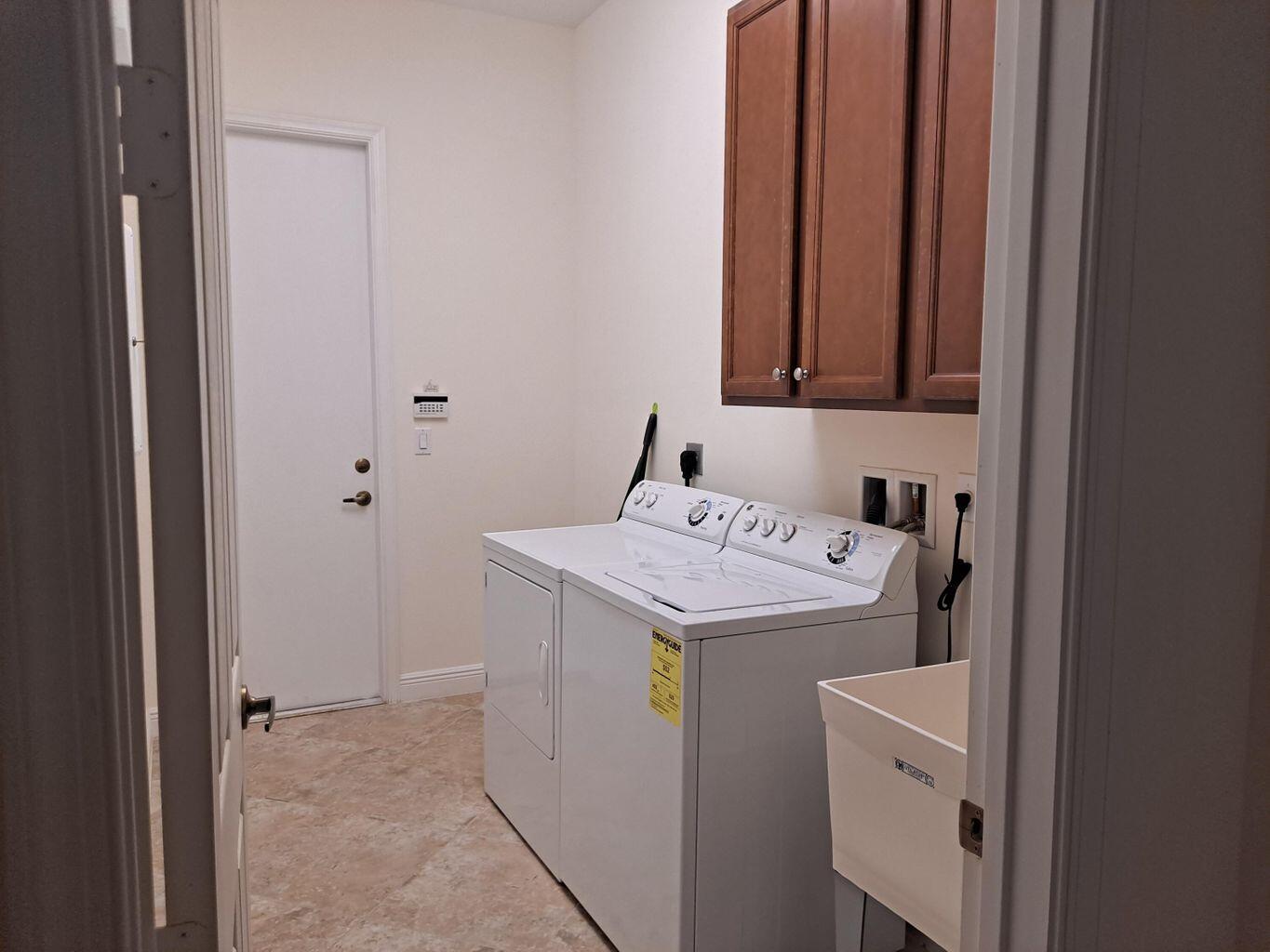 9464 Isles Cay Drive