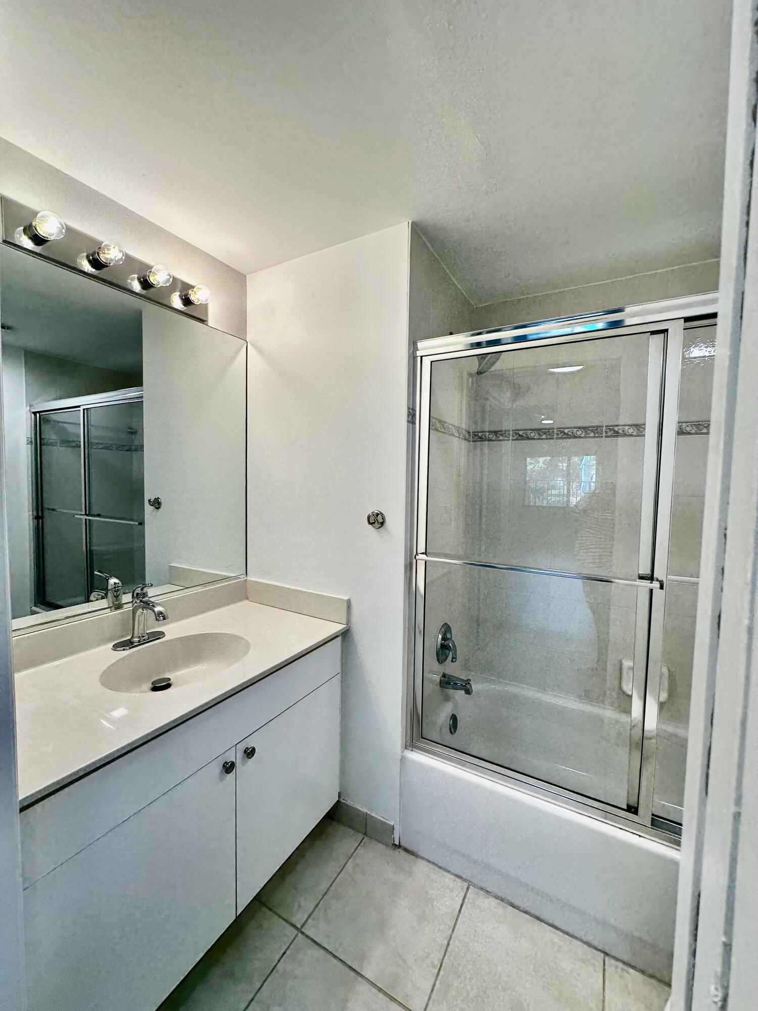 2105 Lavers Circle 106