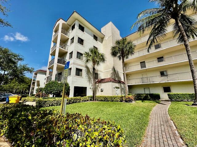 2105 Lavers Circle 106