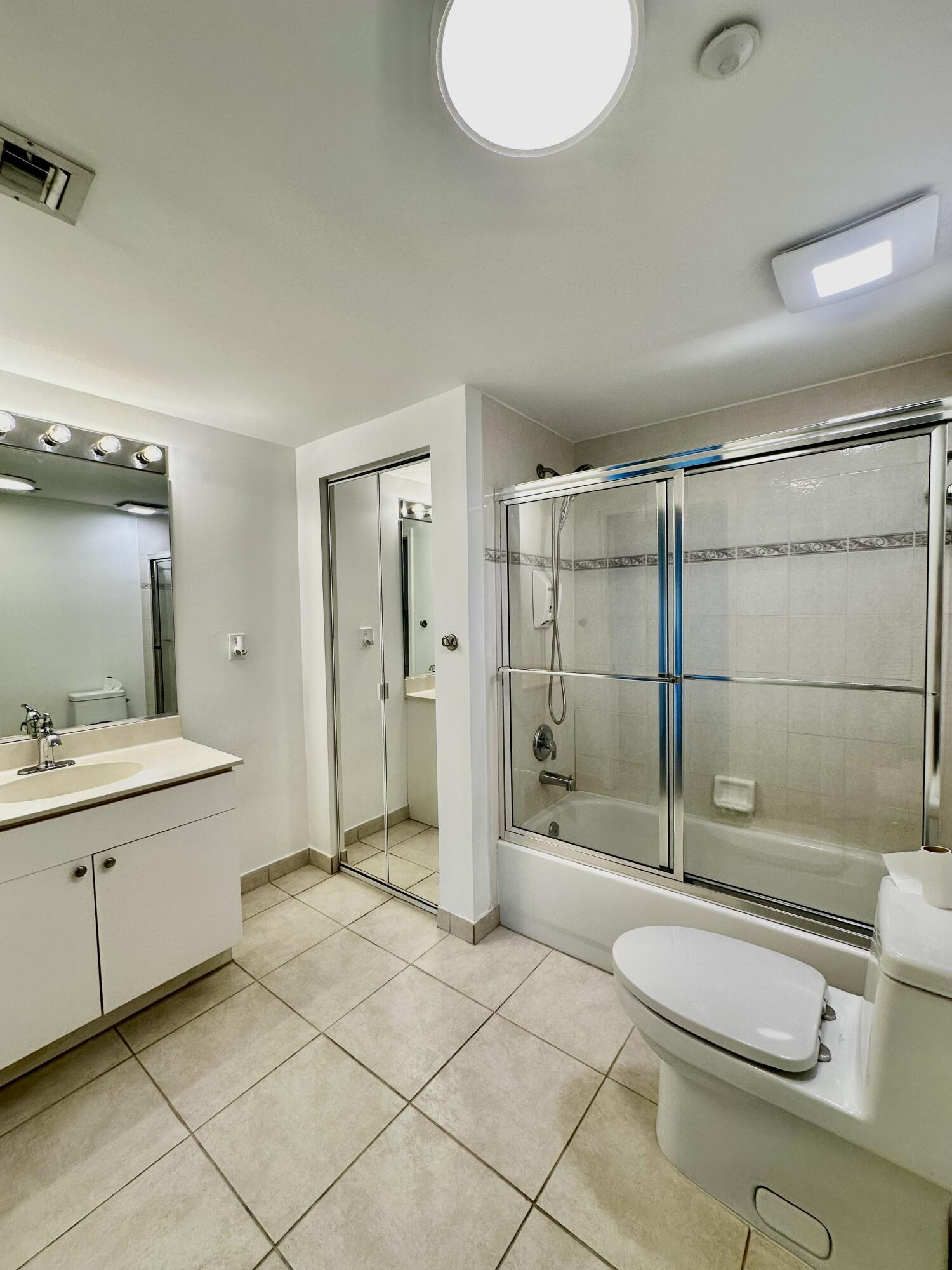 2105 Lavers Circle 106