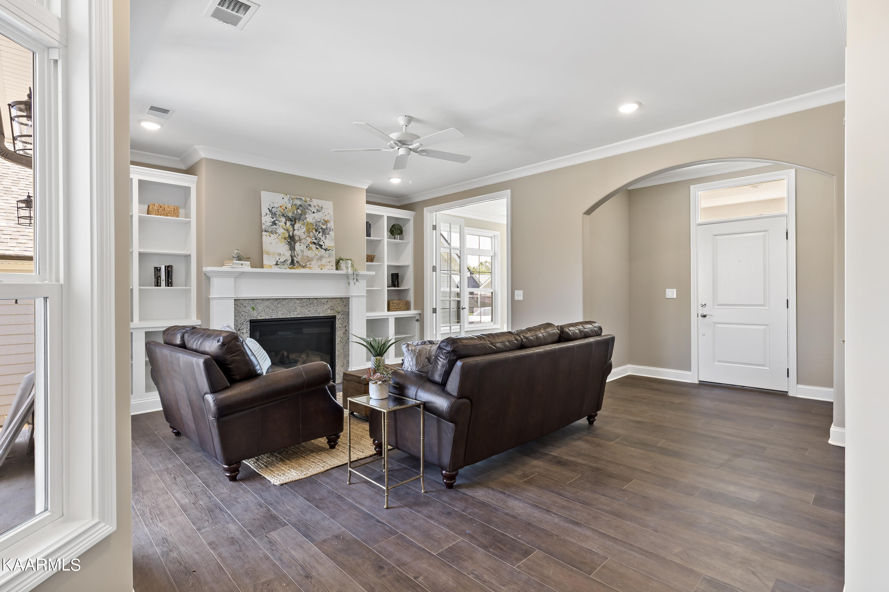 405 Sycamore Place