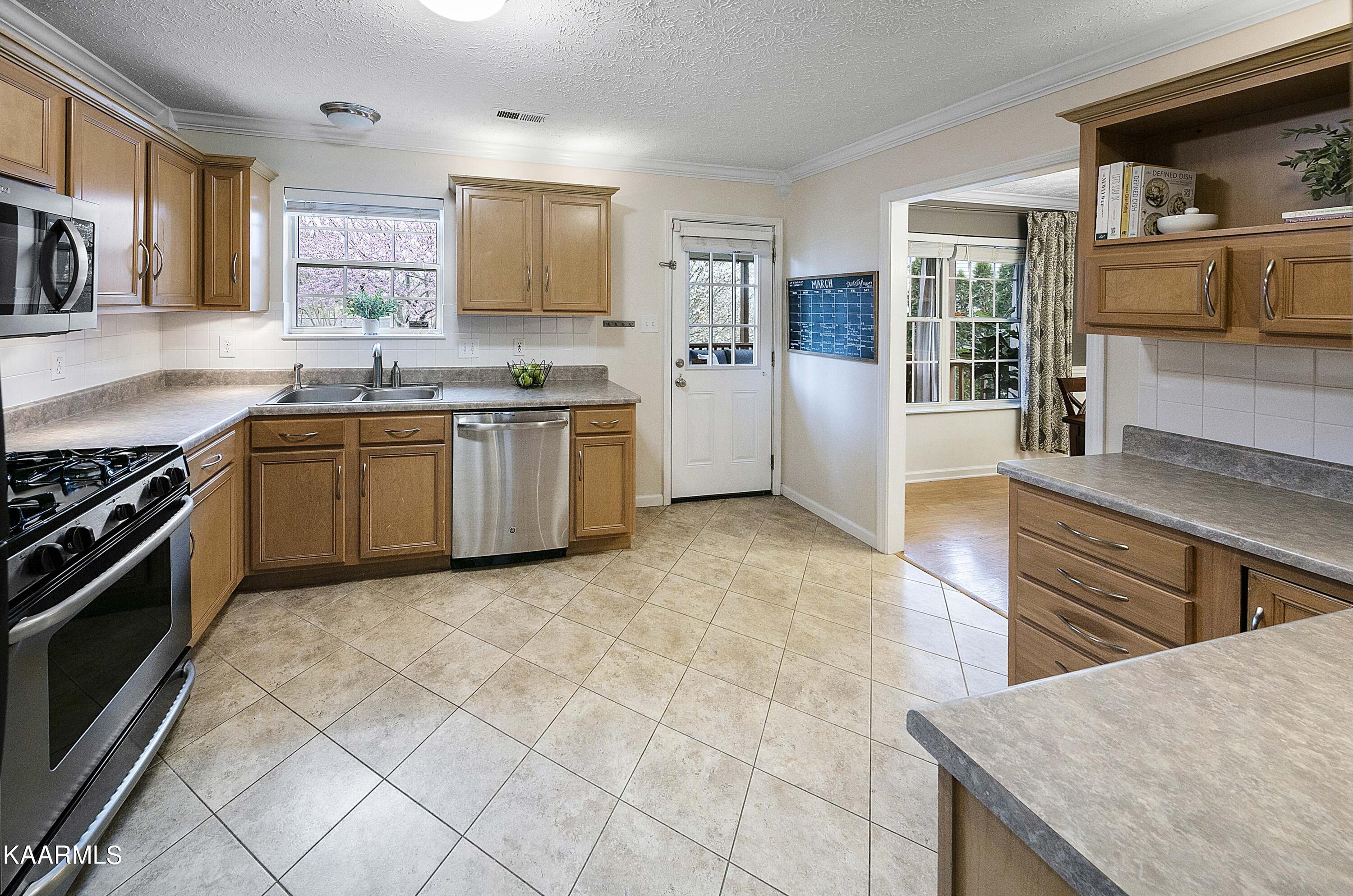 8922 Natures Pond Way