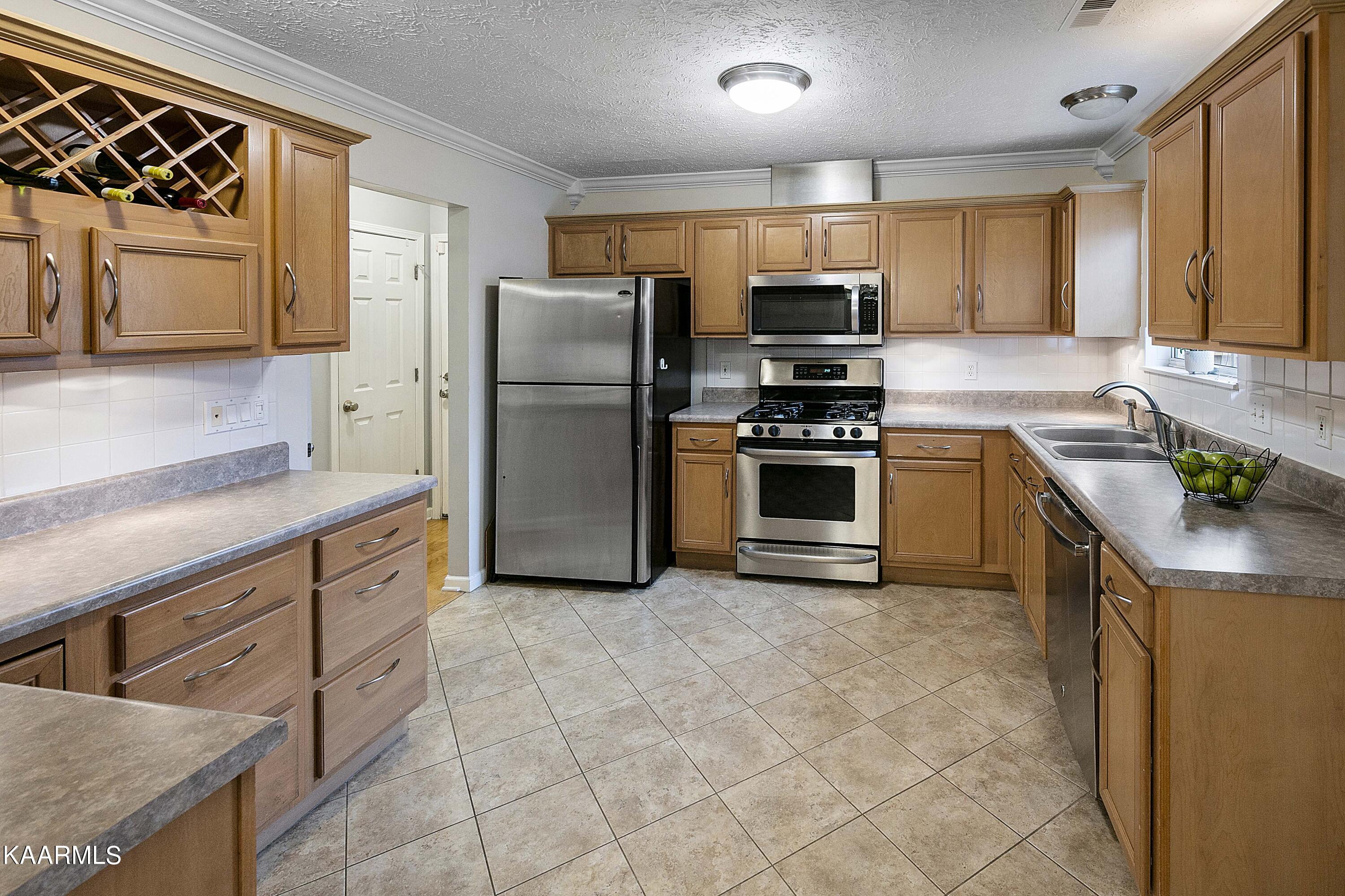 8922 Natures Pond Way