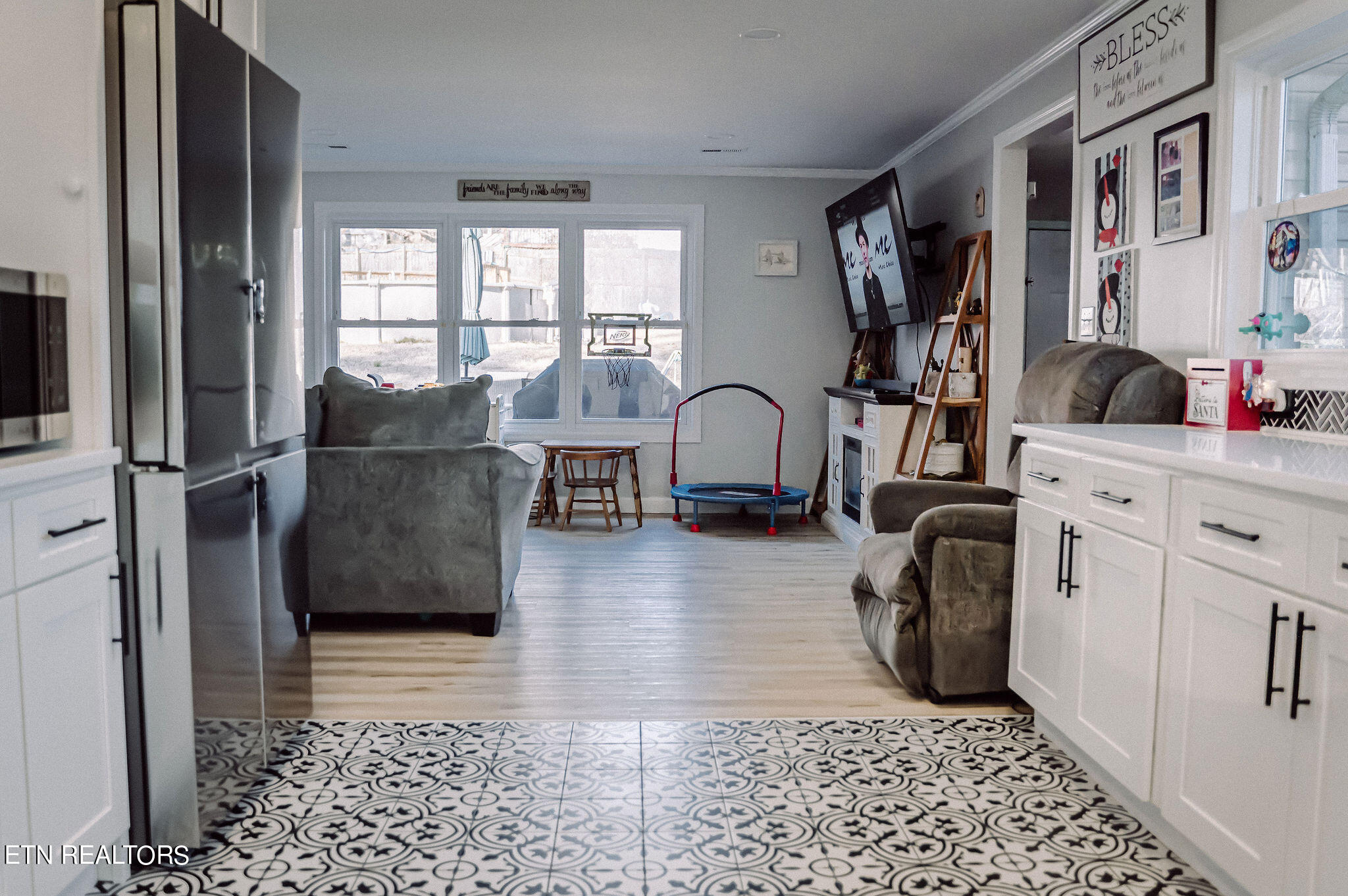 104 Hillside Rd