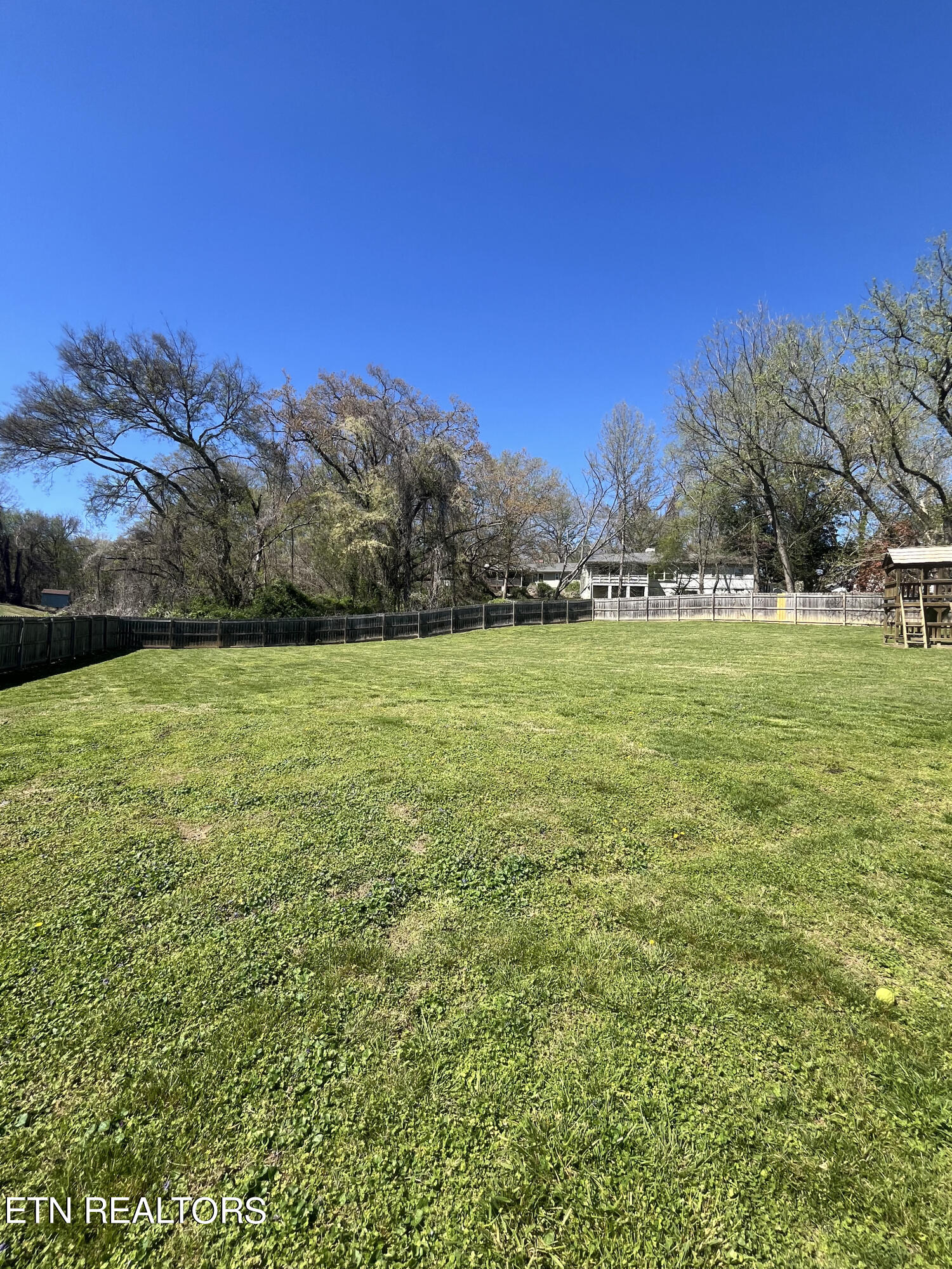 104 Hillside Rd
