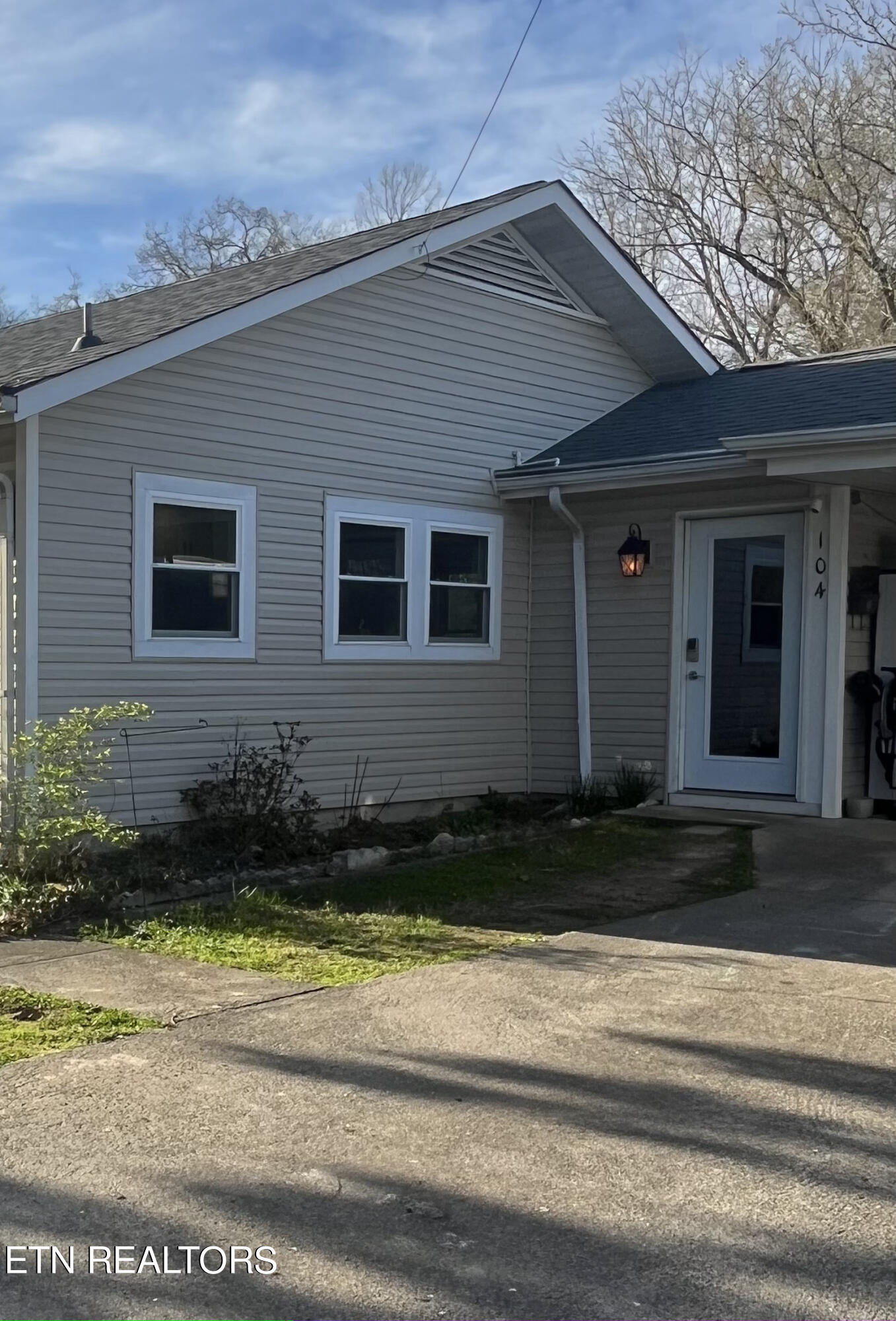 104 Hillside Rd