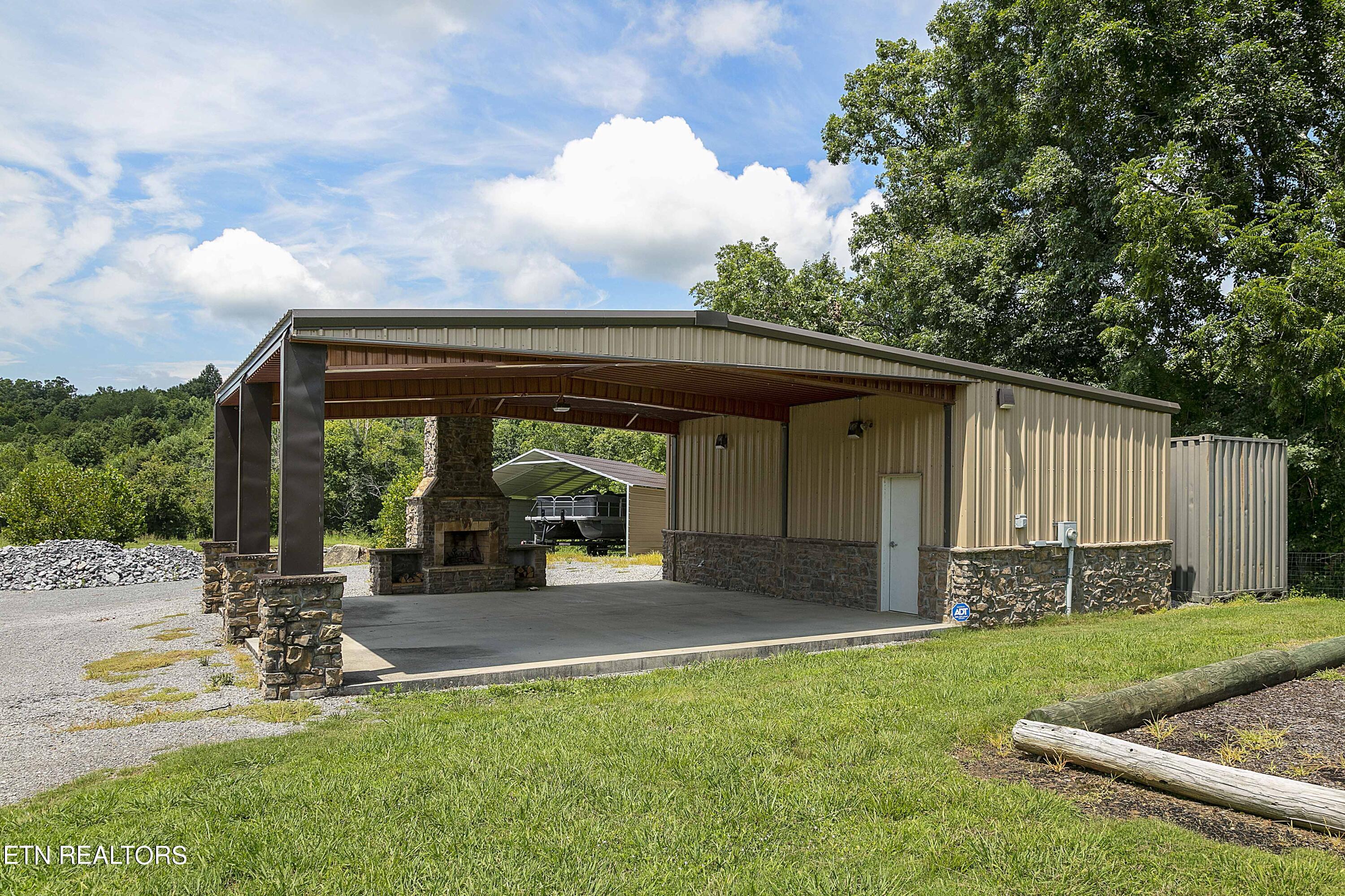 1001 Smith School Rd