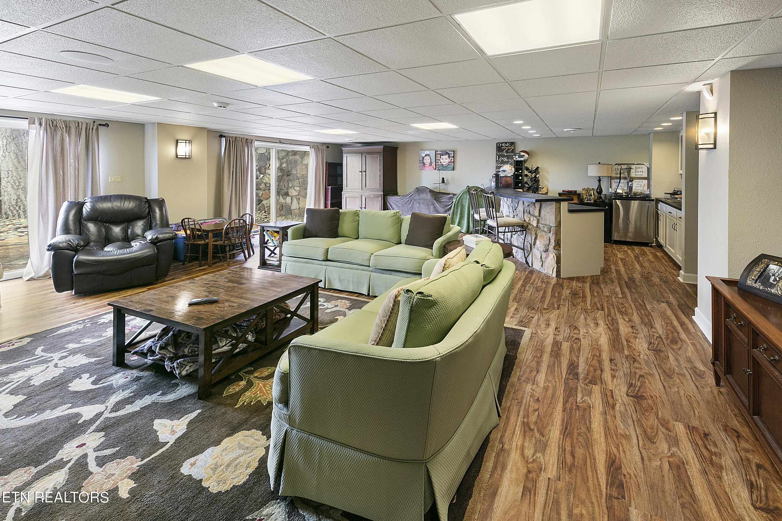 1001 Smith School Rd