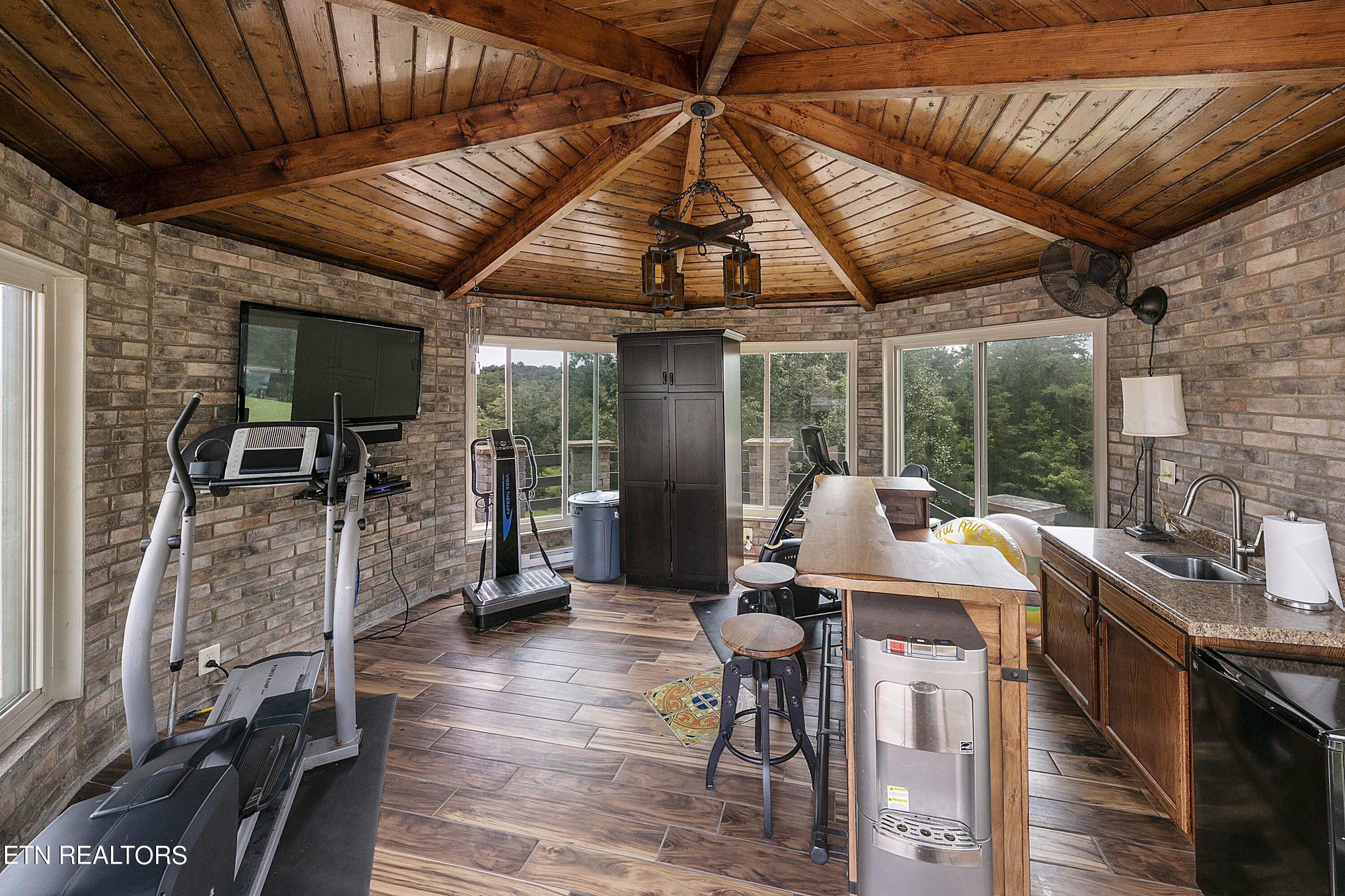 1001 Smith School Rd