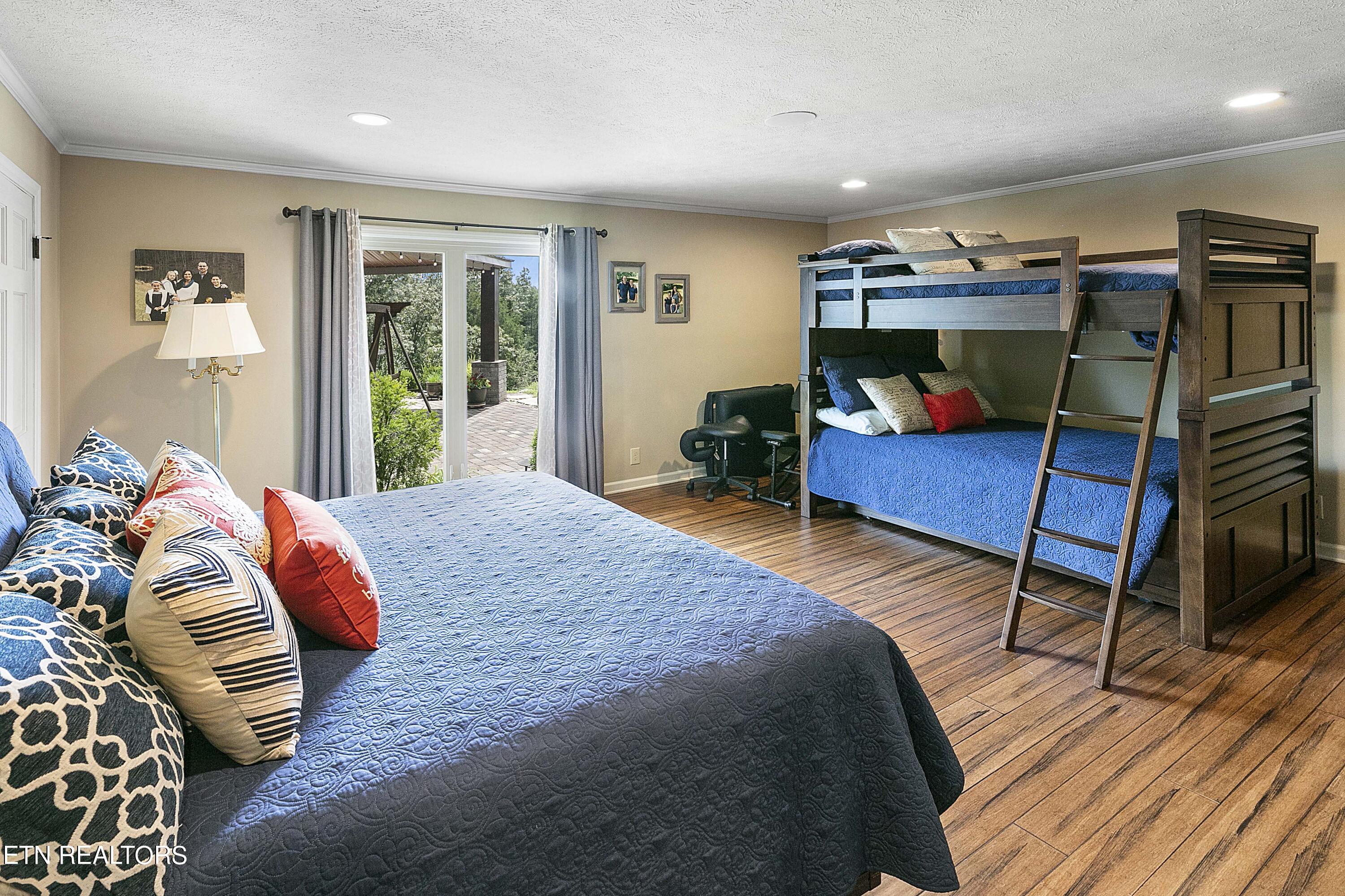 1001 Smith School Rd