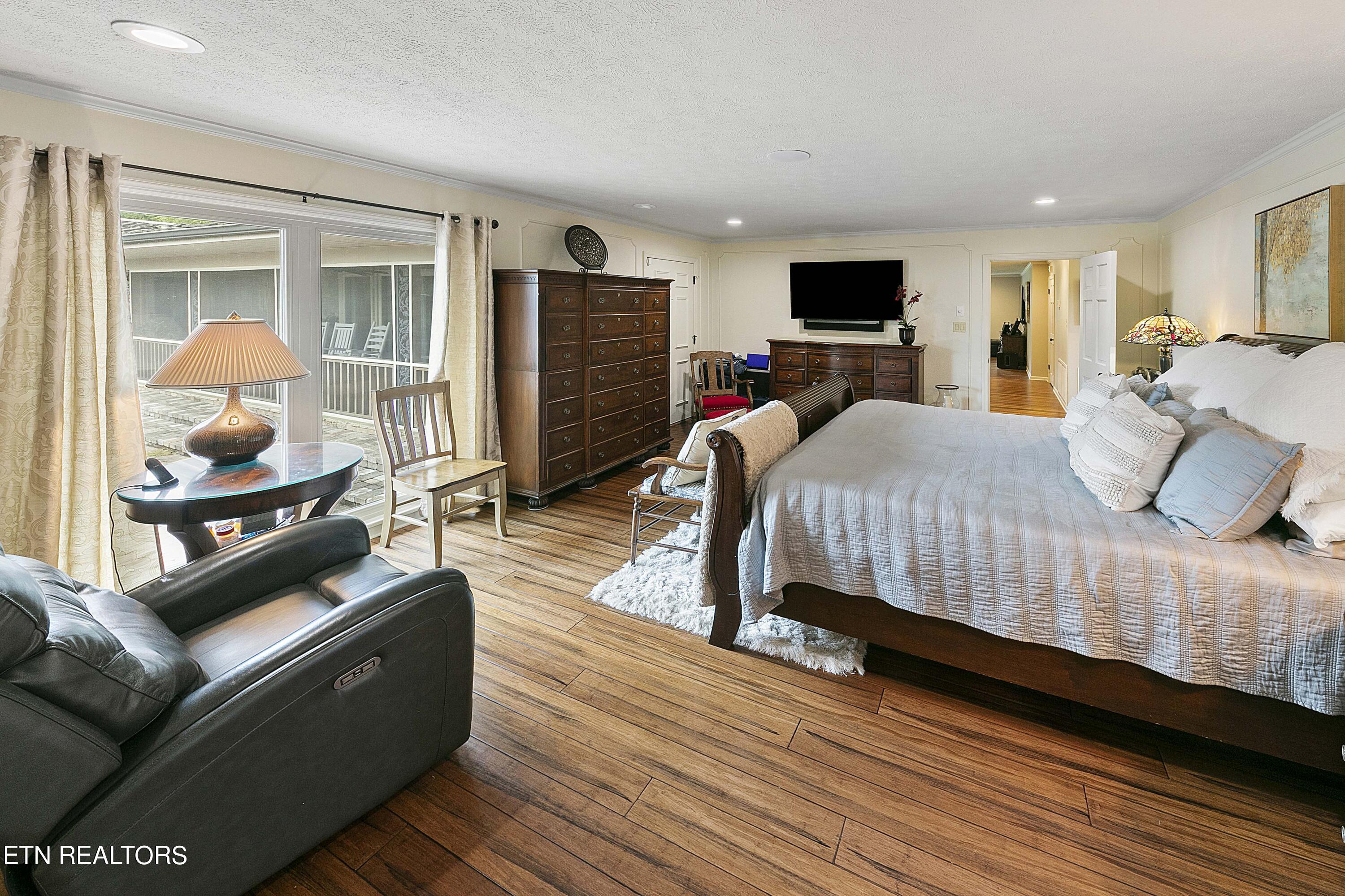 1001 Smith School Rd