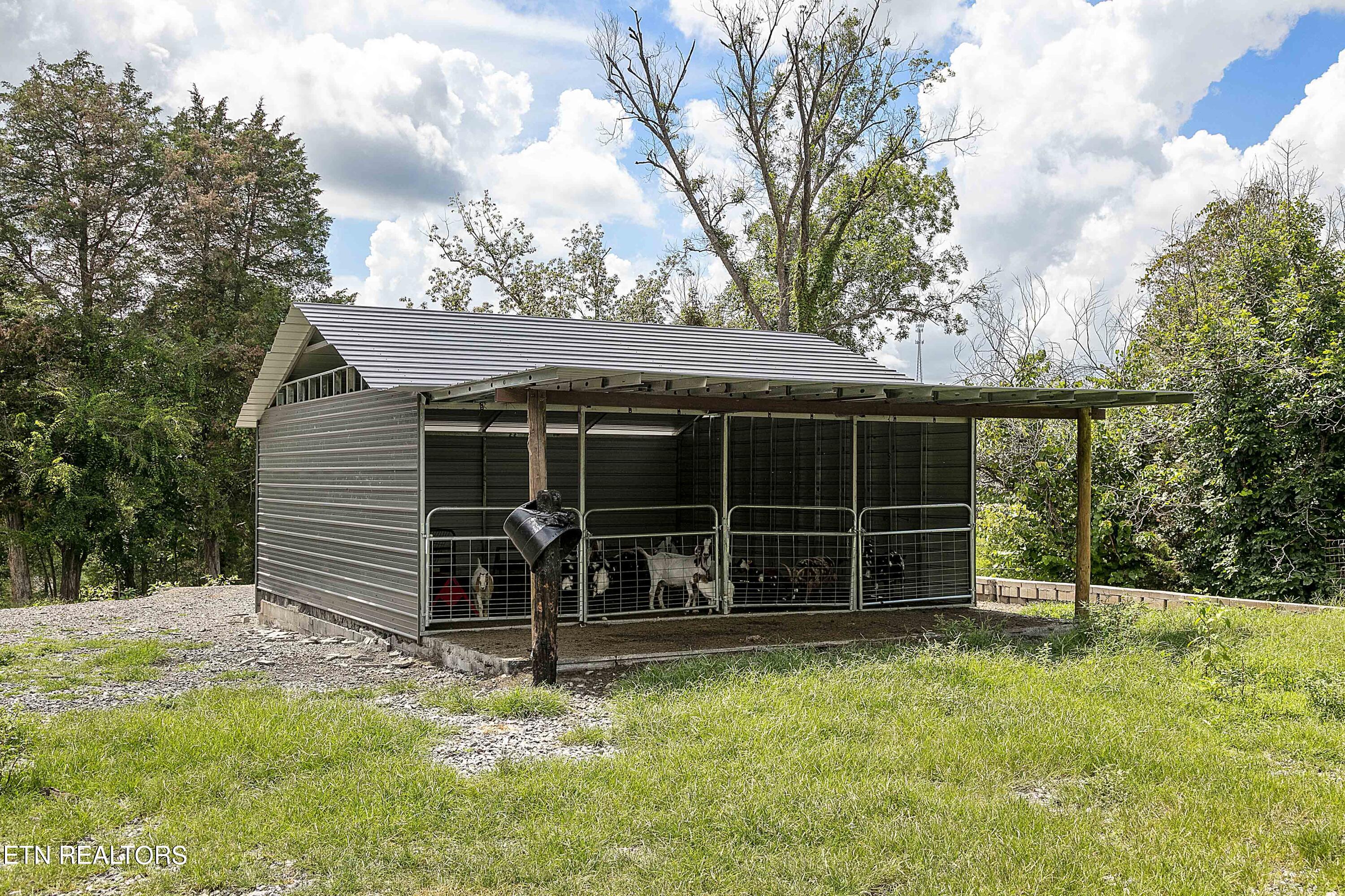 1001 Smith School Rd