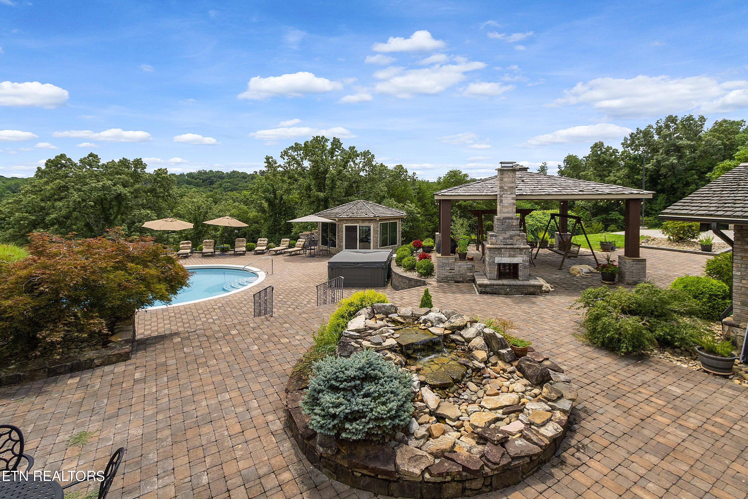 1001 Smith School Rd