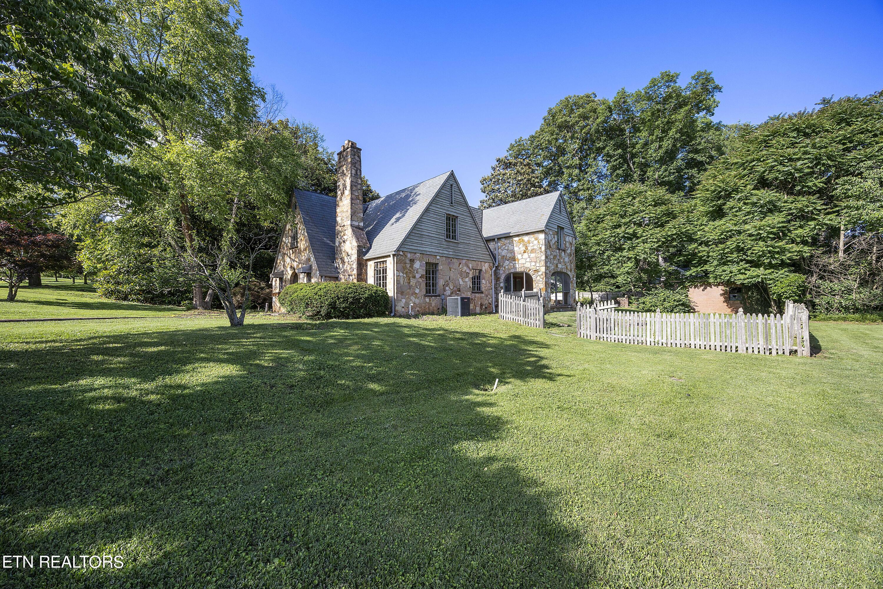 1002 E Nokomis Circle