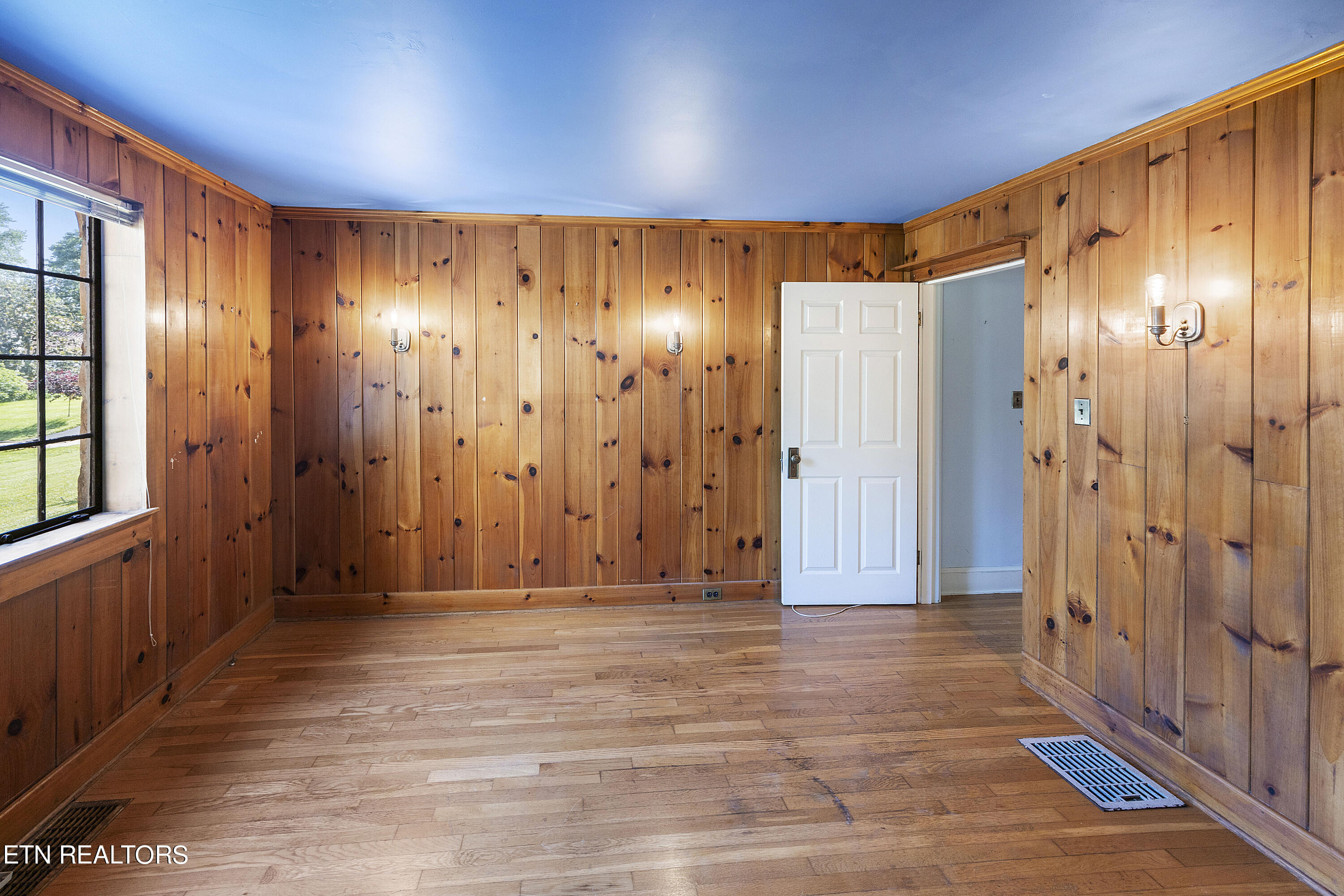 1002 E Nokomis Circle