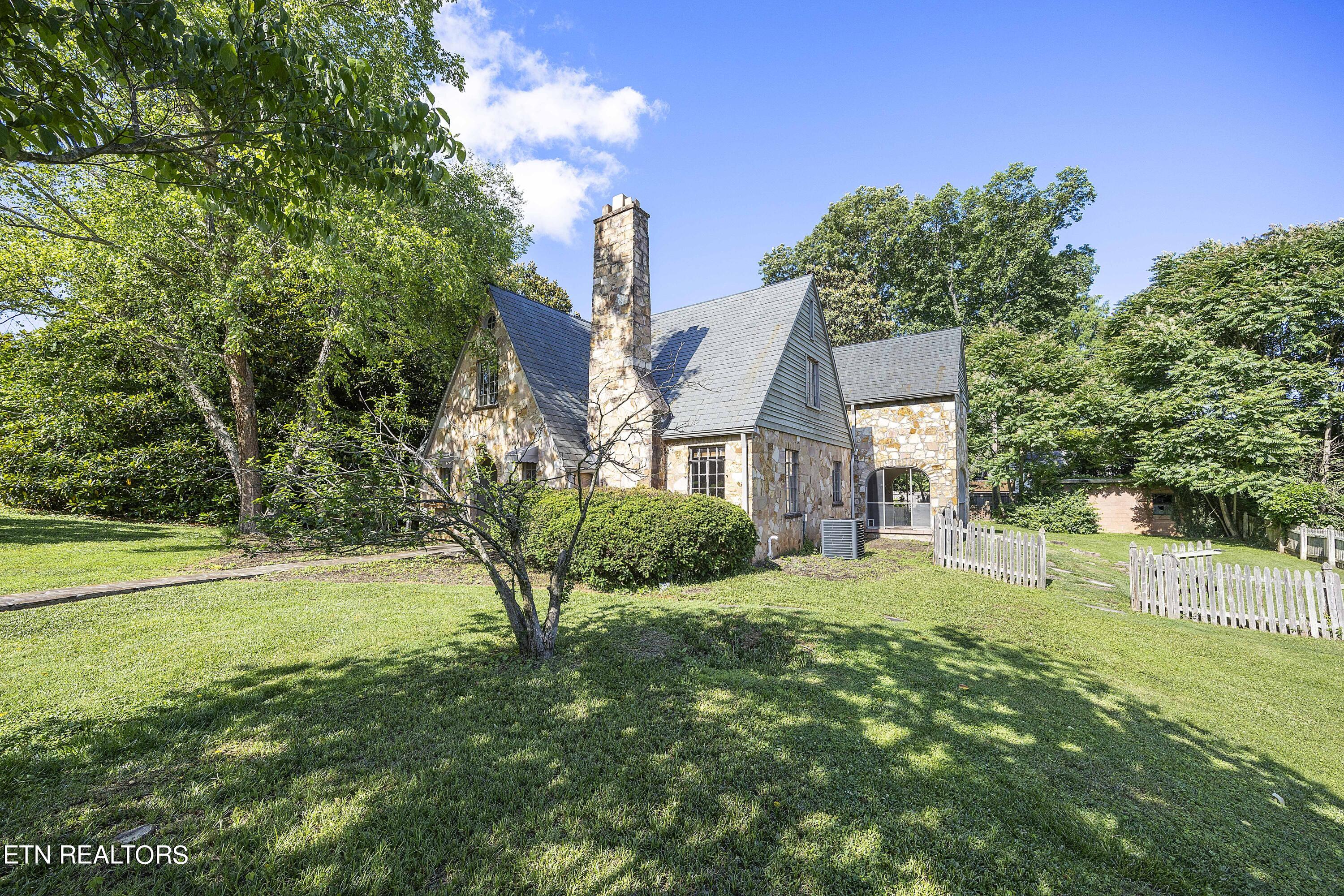 1002 E Nokomis Circle