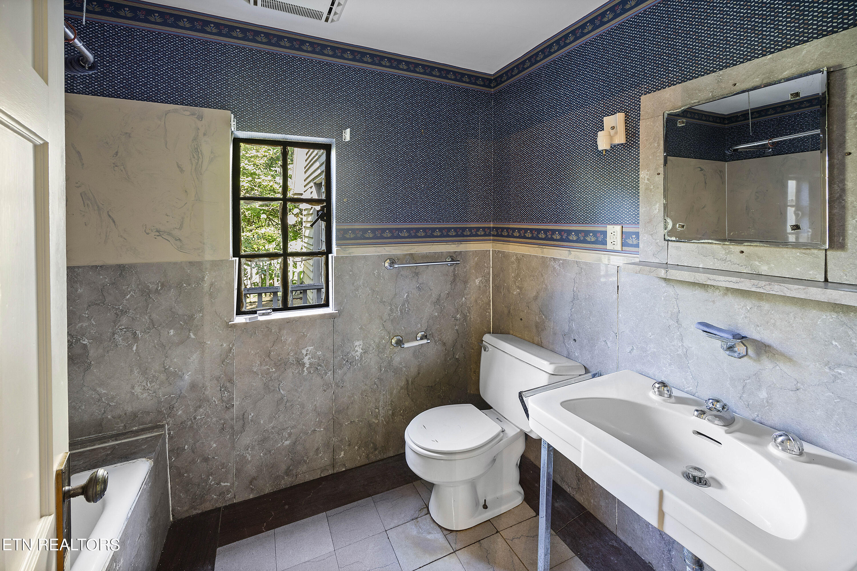 1002 E Nokomis Circle