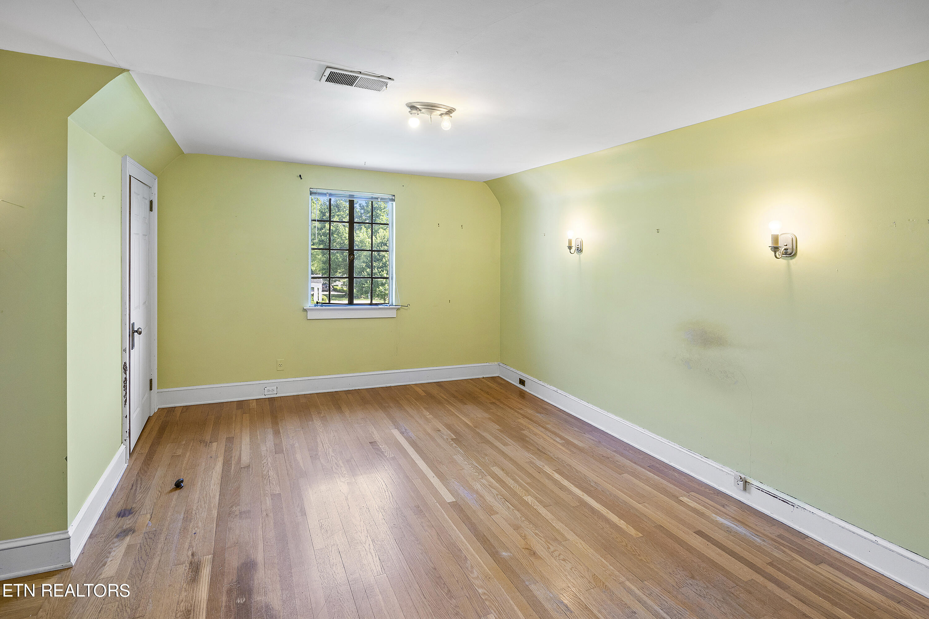 1002 E Nokomis Circle