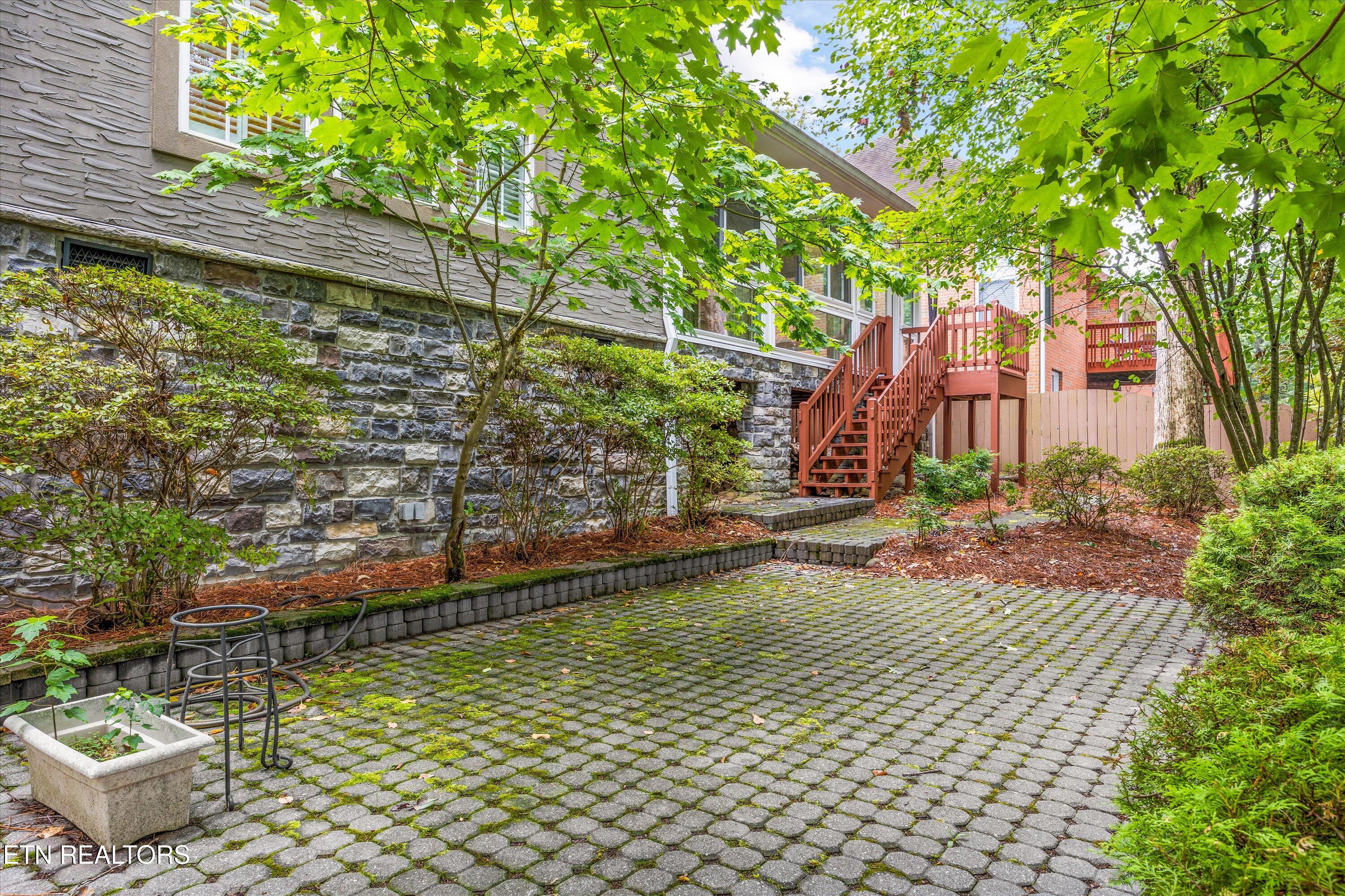 905 Vista Oaks Lane