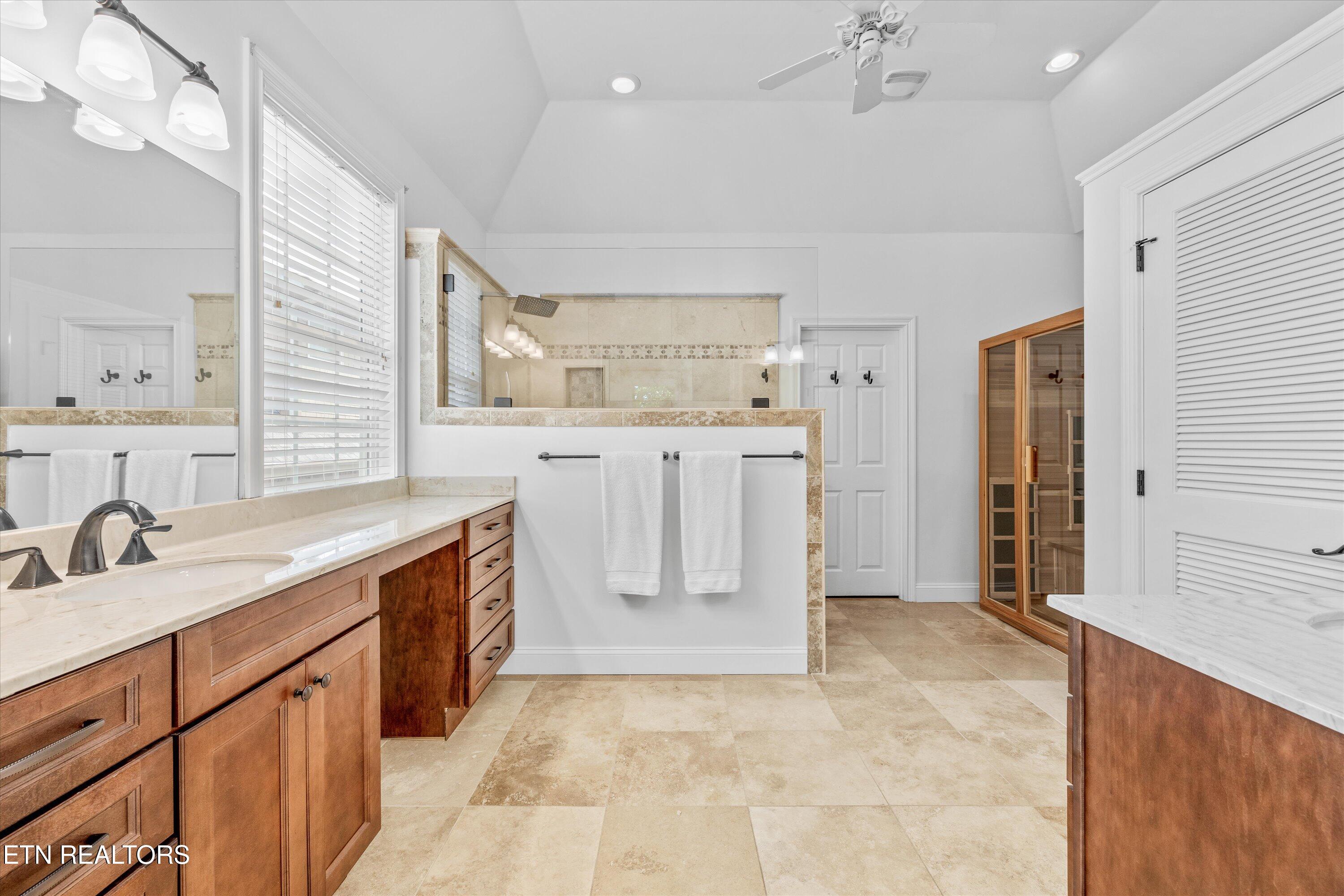 905 Vista Oaks Lane