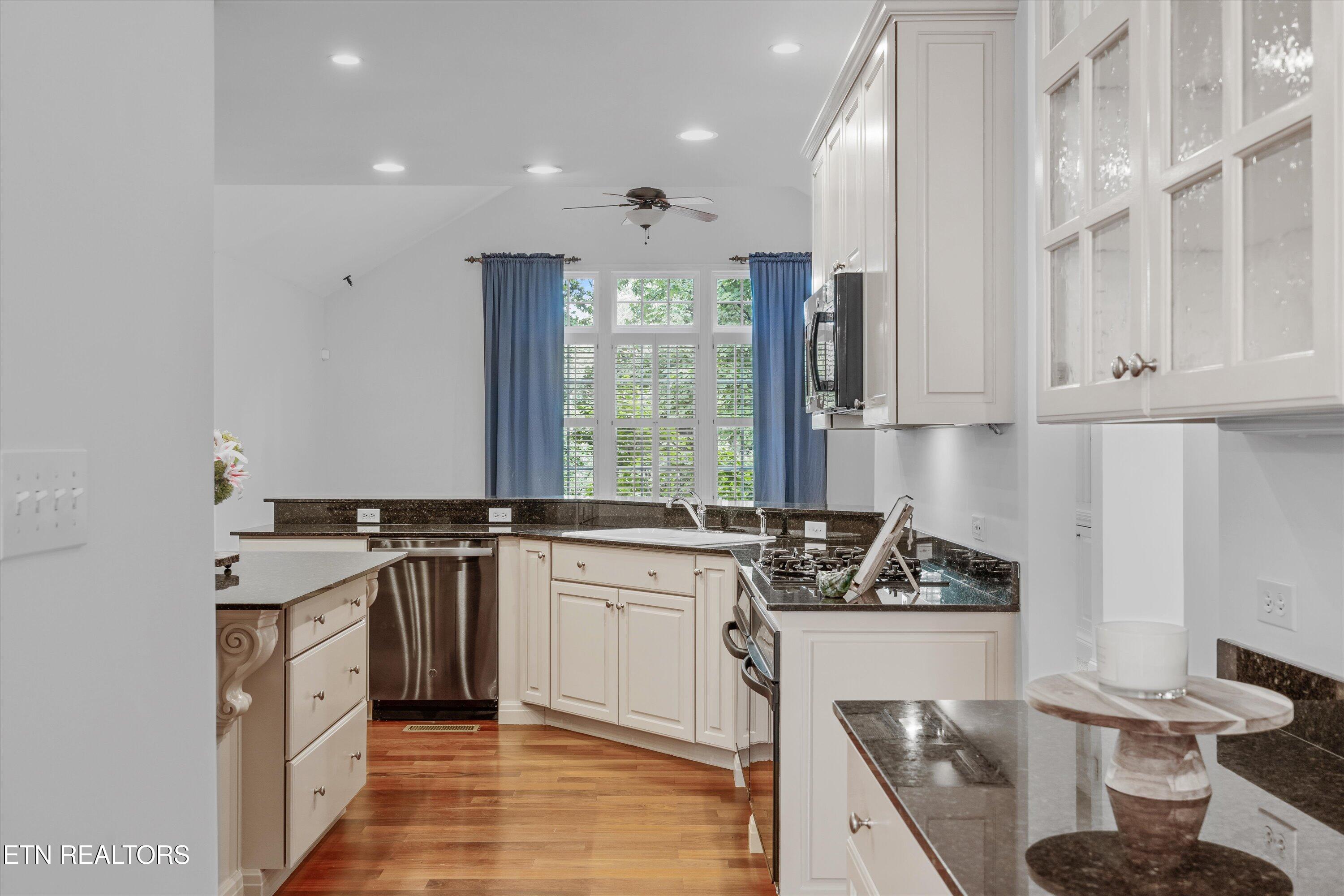 905 Vista Oaks Lane