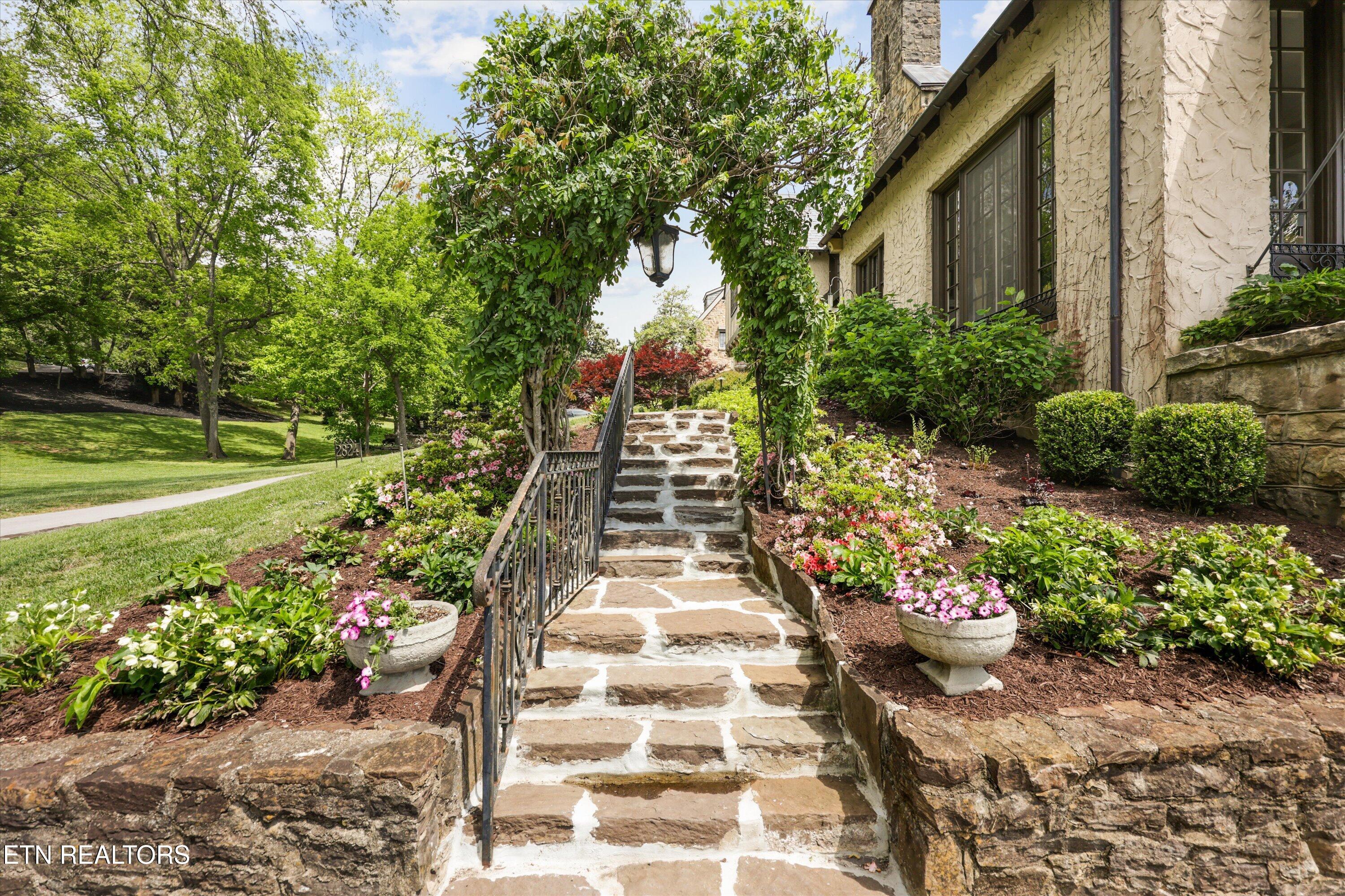 2824 Kingston Pike